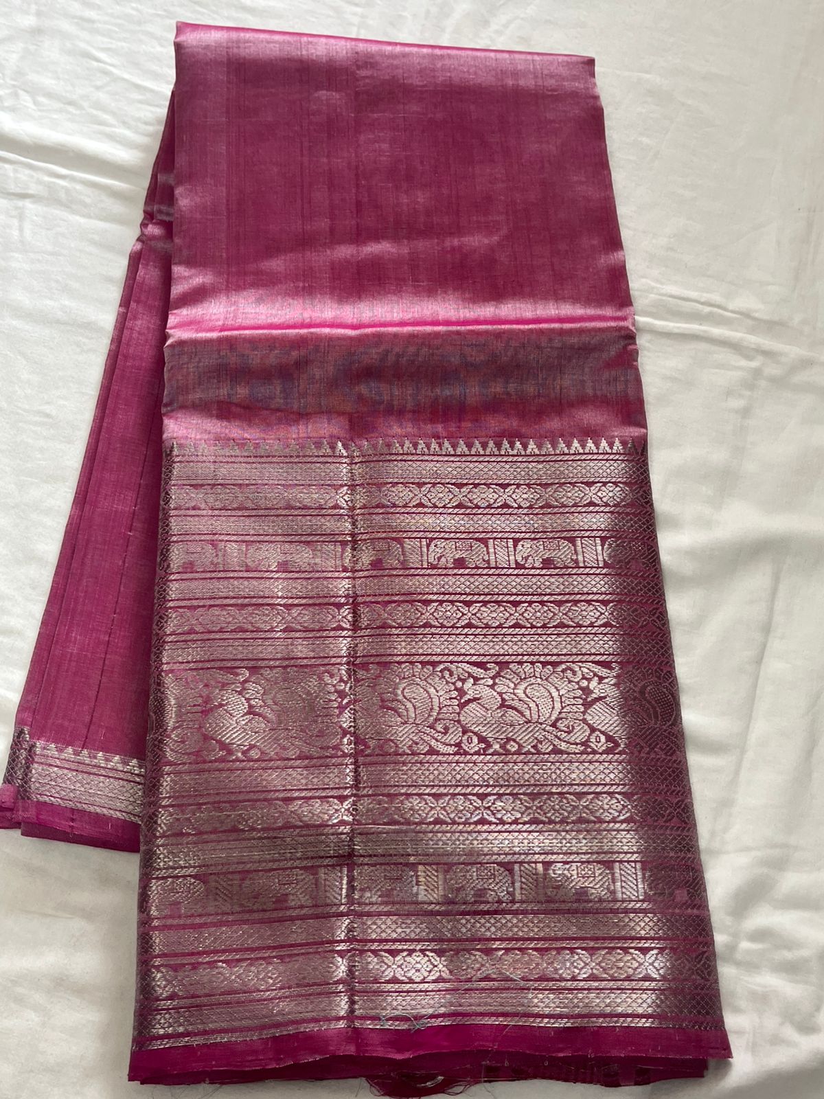 **Material **:- Mangalagiri handloom pattu by cotton (silk cotton)
**Mode **:- 400/50 big Kanchi border saree with all-over plain pattu and tick weavings sarees
Running zari lines pallu & plain blouse