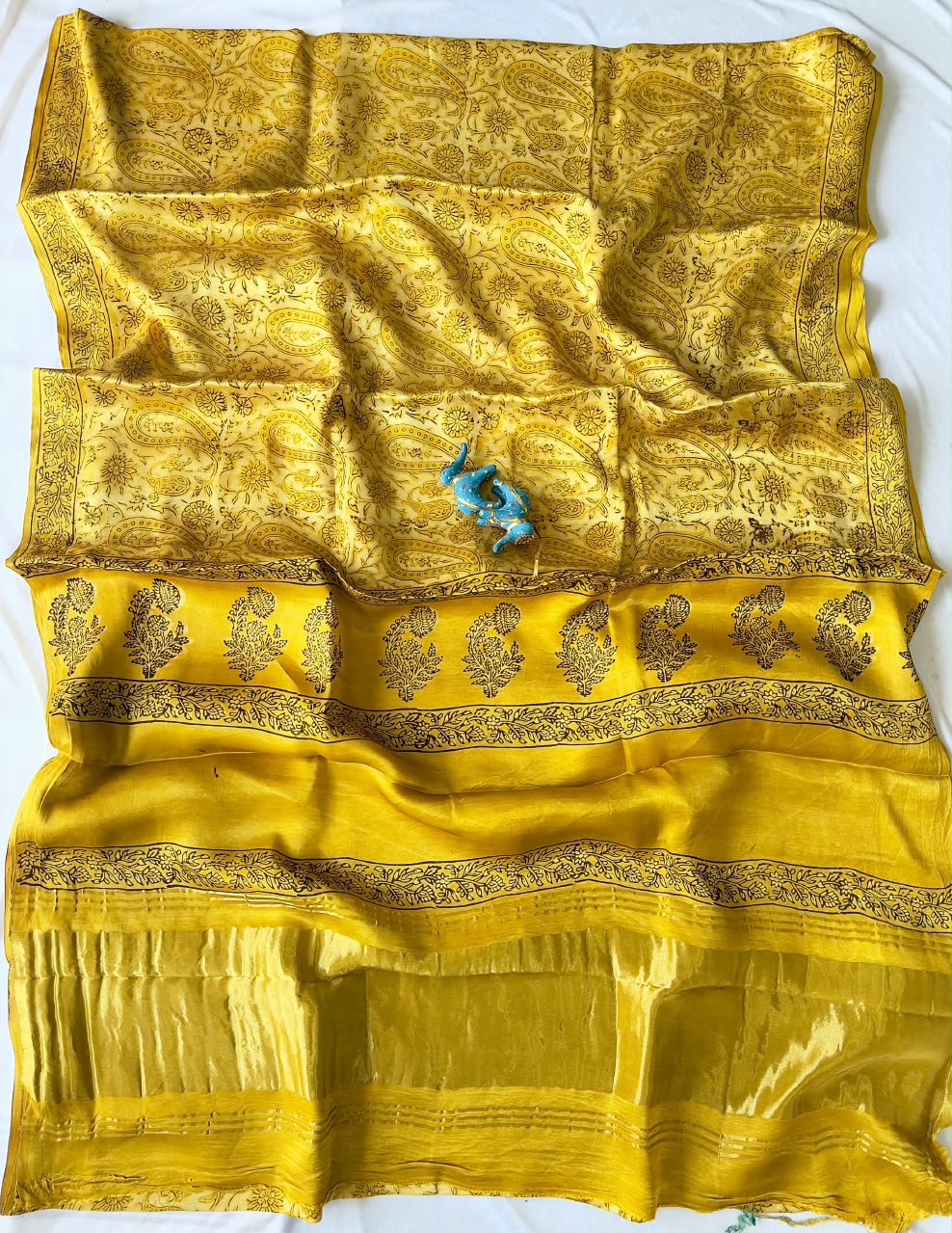 Expo quality *Pure 100% LAGDI PATTA MODAL Gajji Silk Saree*
Bagru handblock print
Ajrakh print & Rapid print
Print detail's
*Ayurveda Redefined Anar chilka*
*Nashpal dye Ajrakh print*
*Hand Block & dabu print*
Use only natural
(Pomegranate peel)
With beautiful printed blouse
Saree length:- 6.5m with blouse 👚
Premium quality