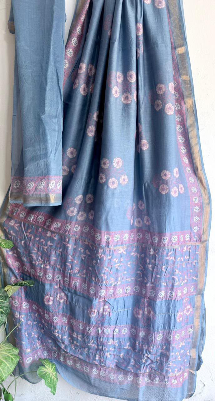🍁Beautifully Crafted Maheshwari Silk Saree collection🍁
Specially Designed in Bagru jahota rapid dabu hand block print
100% Natural Dye
Fabric : Maheshwari Silk
Length : 5.5 Meters
Blouse Piece : 0.90 Meter