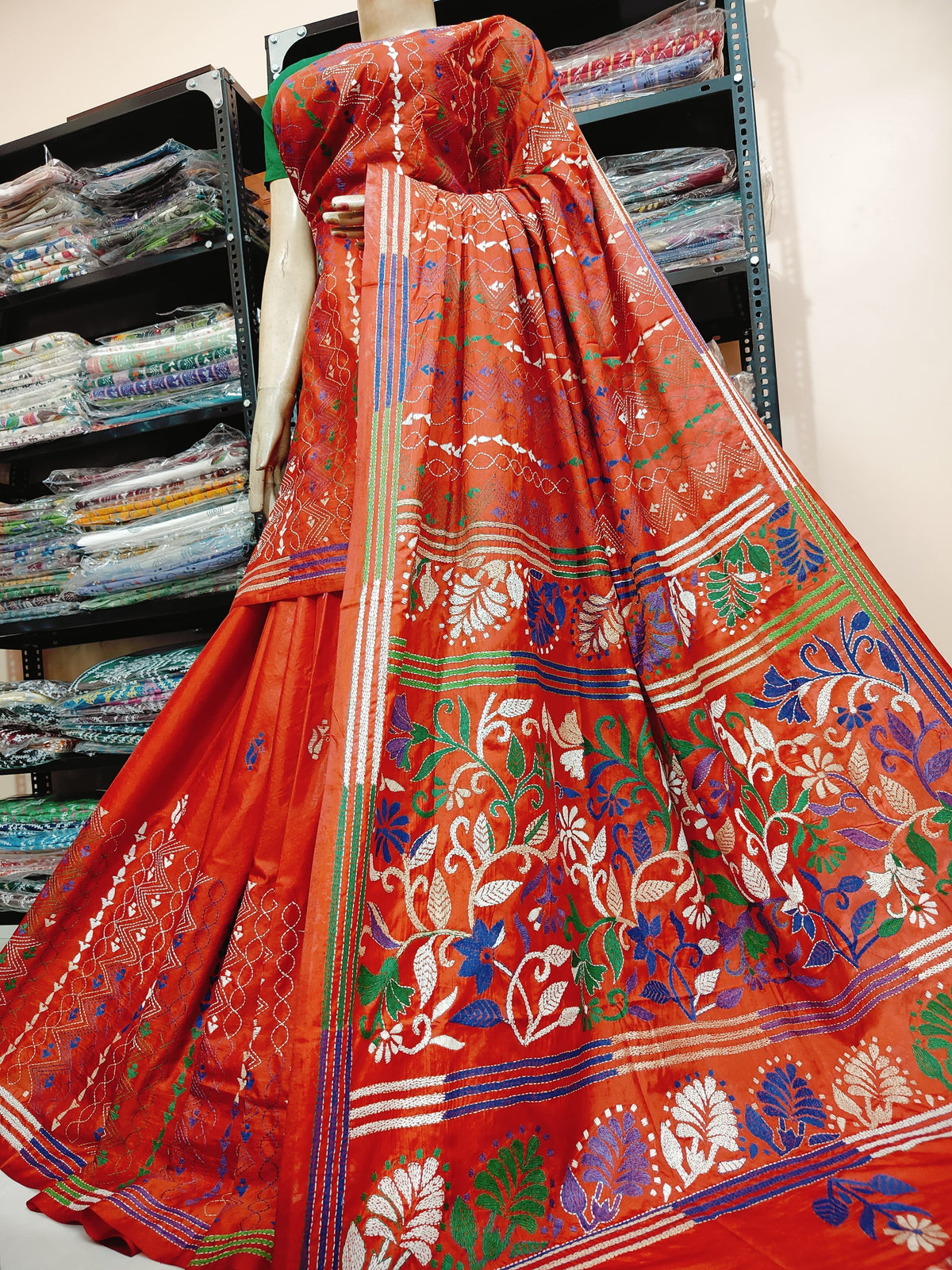 Traditional Shantiniketan hand Kanthastitch saree On
Belendend bangalore silk Material
With Kanthastitch Work Bp