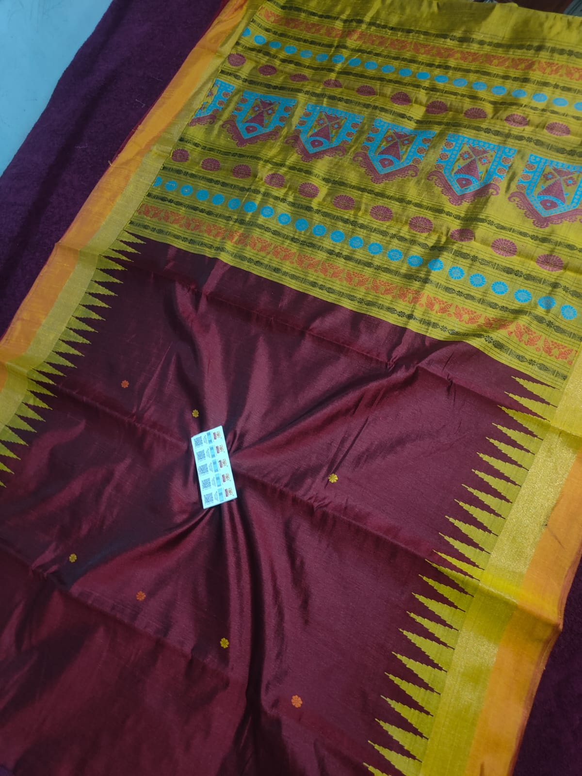*Pure raw silk handloom Dolabedi temple border saree with contrast blouse*
Silk mark certified