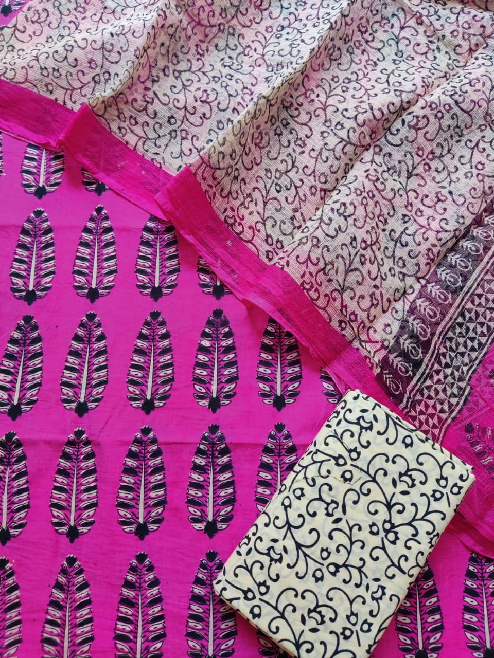 Block printed cotton suit with kota doriya duppta
Top @ bottom *cotton*
Duptta *kota doriya*