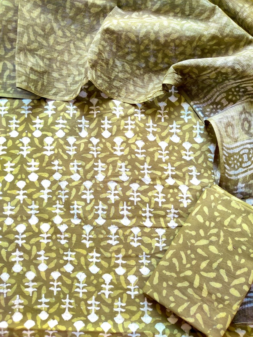Block printed cotton suit with kota doriya duppta
Top @ bottom *cotton*
Duptta *kota doriya*