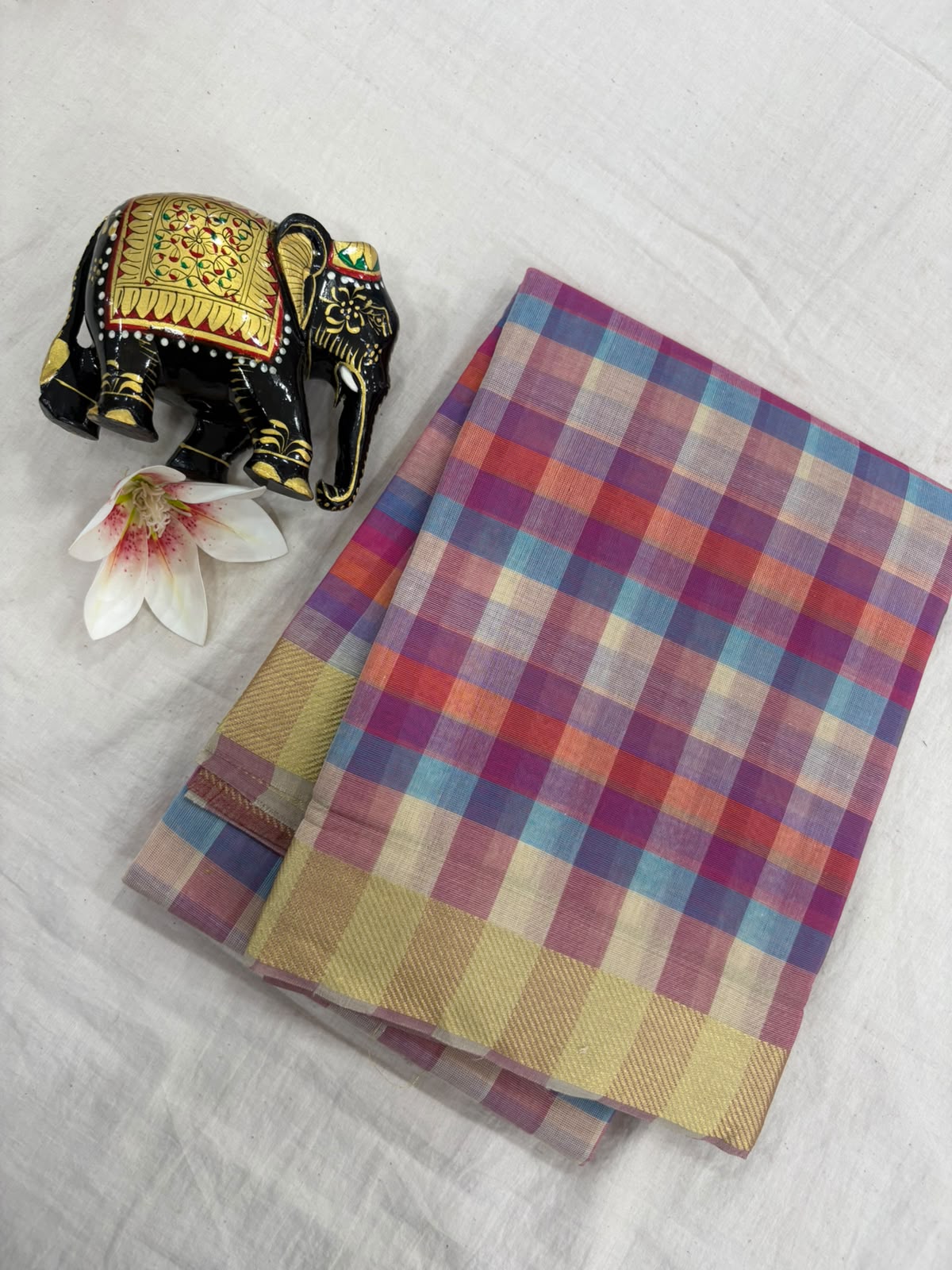 *Pure Mangalagiri Cotton Sarees*
*Saree Allover Multi Colour Checks*
*Pallu and Blouse Contrast*
