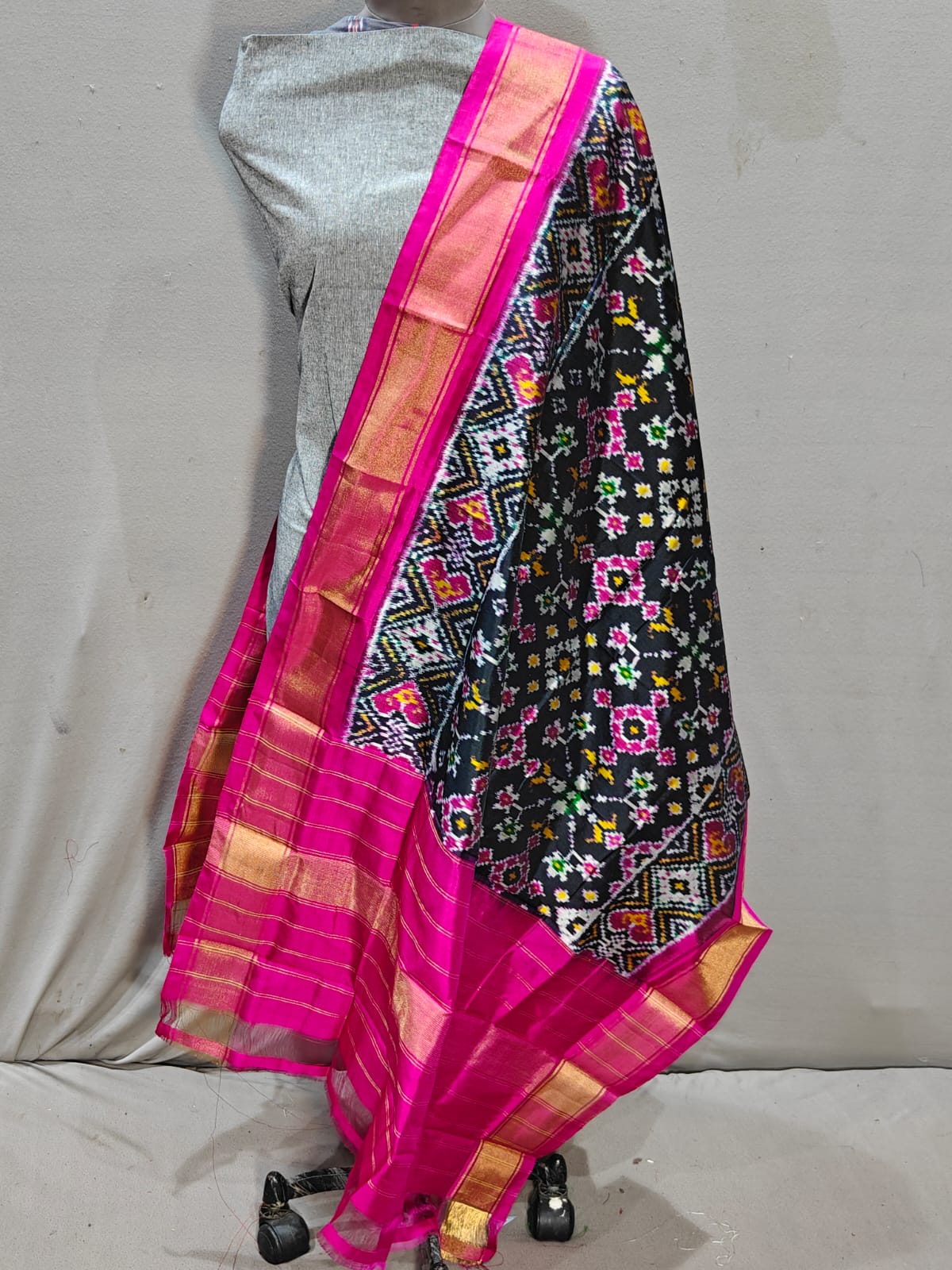 Pochampally IKKAT SILK duppata*
🎉*Length: 2.5 meters*
🎉*Height: 36 inches*