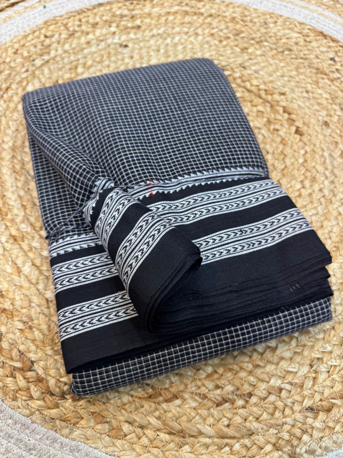 Pure cotton handwoven *Goomi border & Gaadi border* saree With Running Blouse same as body
With handloom tag .