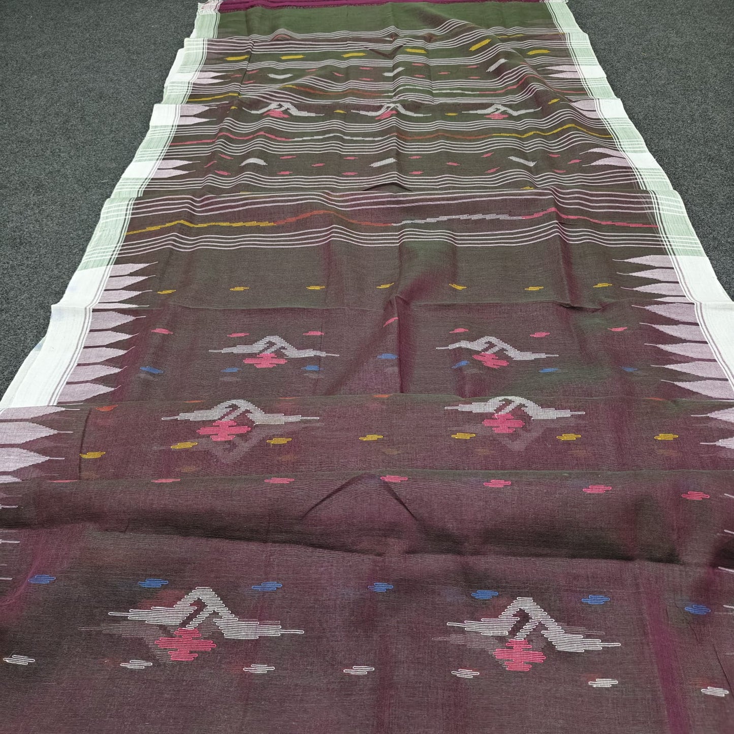 Authentic handloom
monipuri cotton saree
With bp