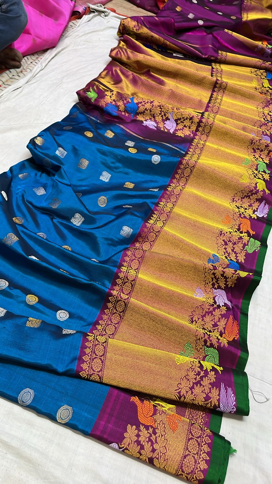 ✨✨Pure Gadwal Traditional
Meenakari turning
Border Pattu Sarees ✨✨