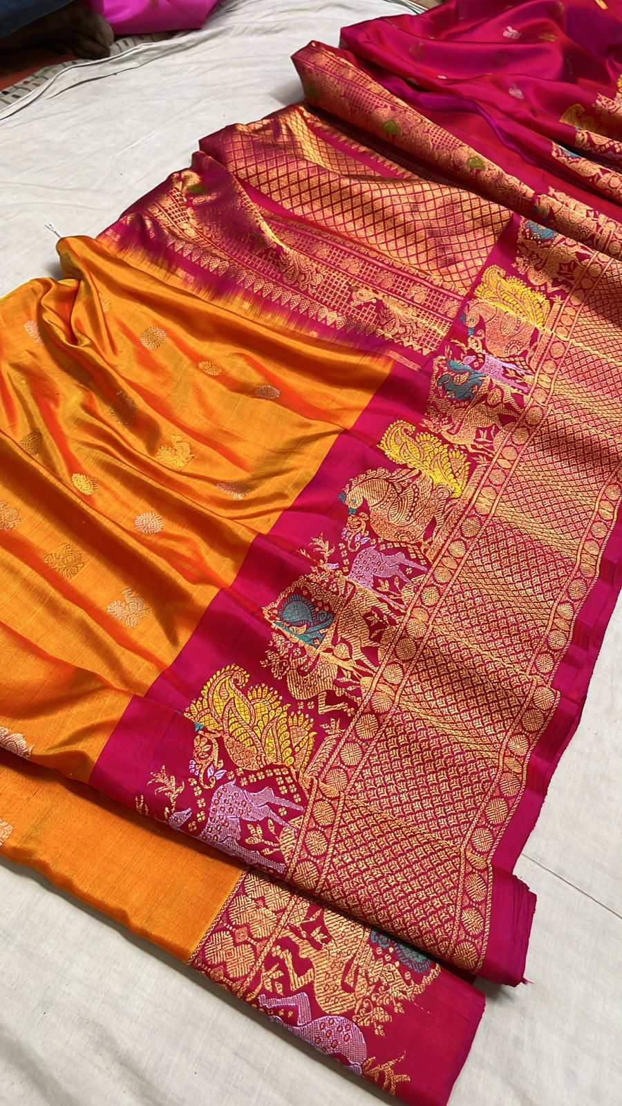 ✨✨Pure Gadwal Traditional
Meenakari turning
Border Pattu Sarees ✨✨