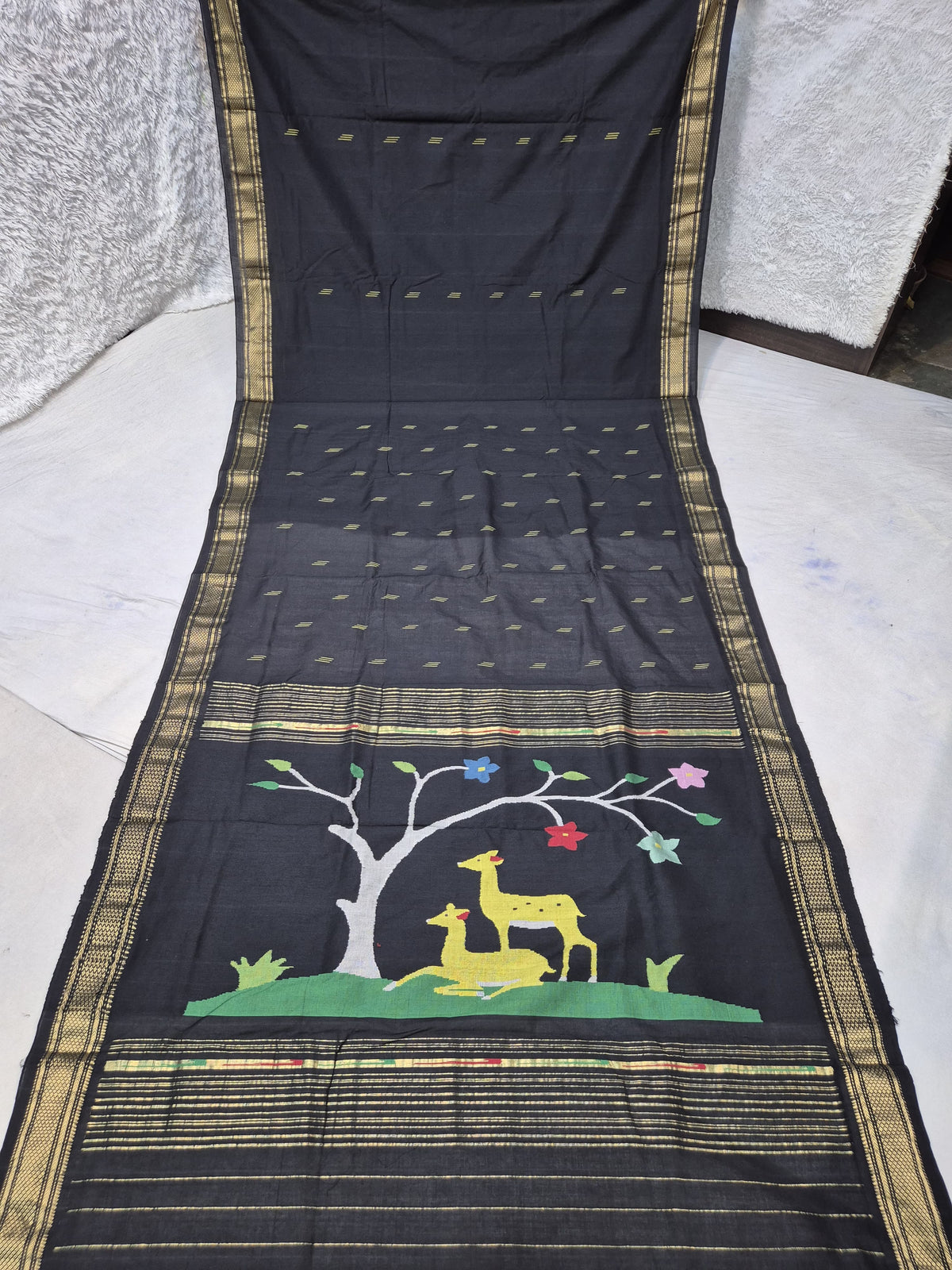 Yeola cotton paithani*
Pure cotton
Handloom saree
Traditional Narali border
Running blouse
Shoulder butta