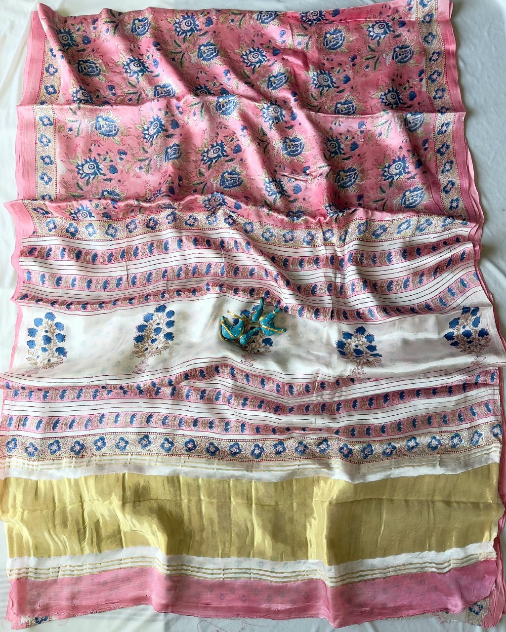 Expo quality *Pure 100% LAGDI PATTA MODAL Gajji Silk Saree*
Bagru handblock print
Ajrakh print & Rapid print
Print detail's
*Ayurveda Redefined Anar chilka*
*Nashpal dye Ajrakh print*
*Hand Block & dabu print*
Use only natural
(Pomegranate peel)
With beautiful printed blouse
Saree length:- 6.5m with blouse 👚
Premium quality