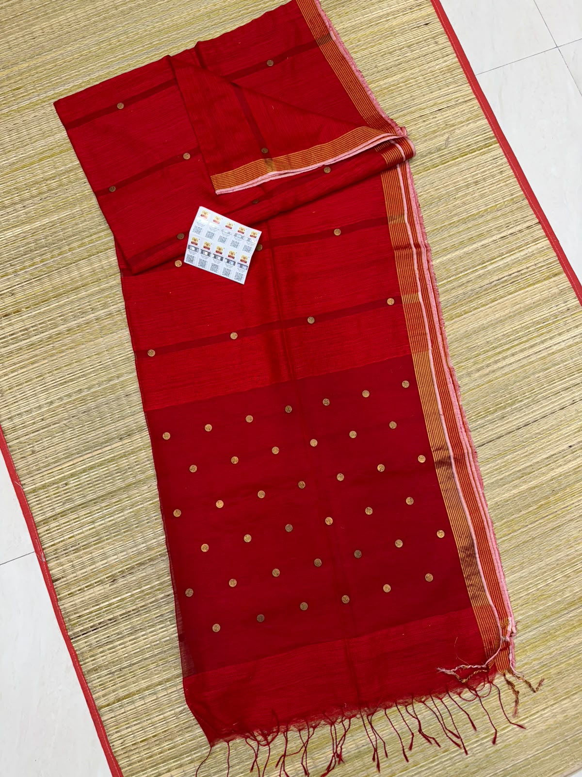 *Item Nam*- Authentic Pure Matka Handloom Silk Mark. Certified Jamdani
*with Government Silk Mark Tag*
*Metirials*- Reshom Matka
*BP*- Running