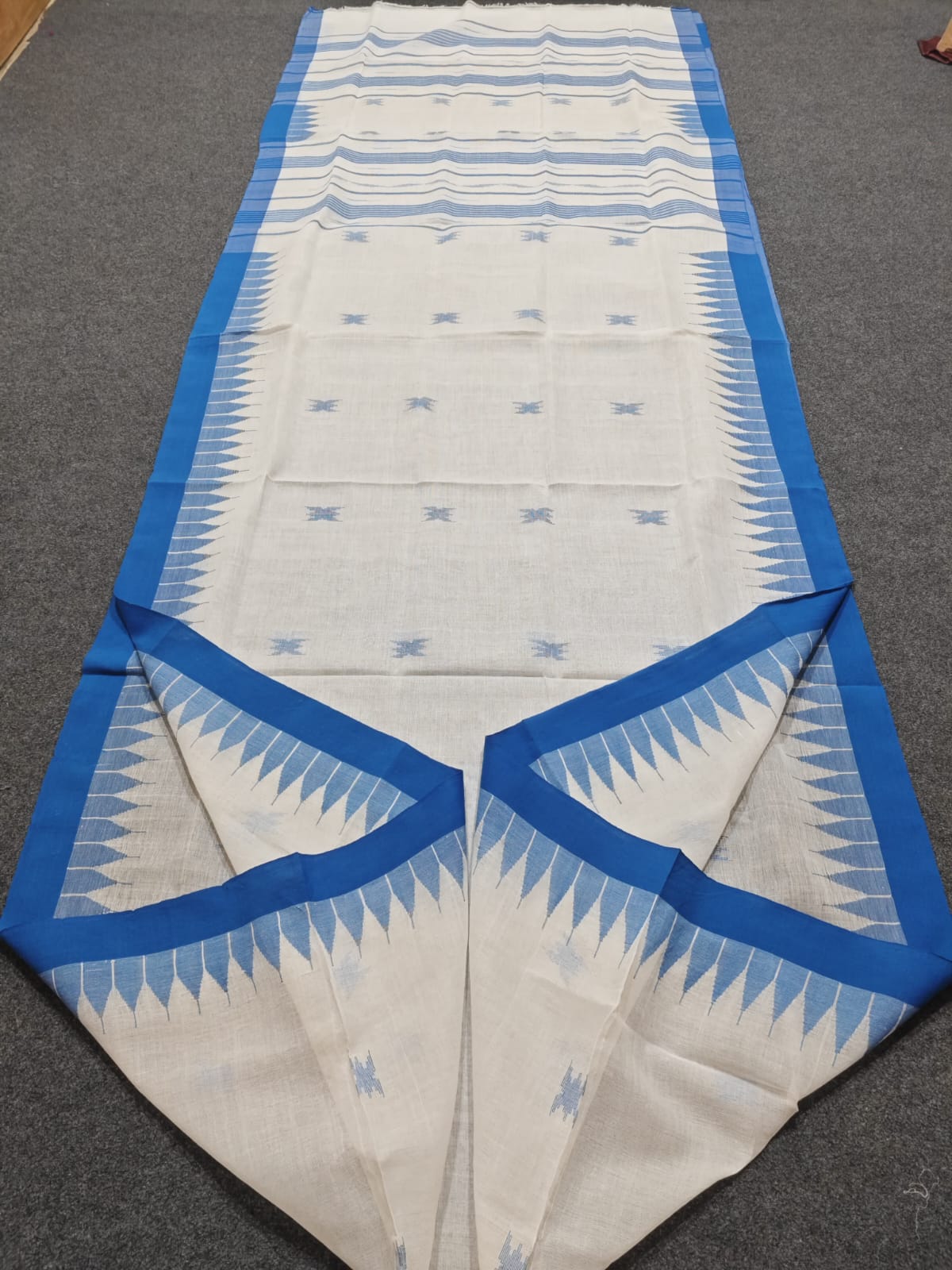 Authentic handloom
monipuri cotton saree
With bp