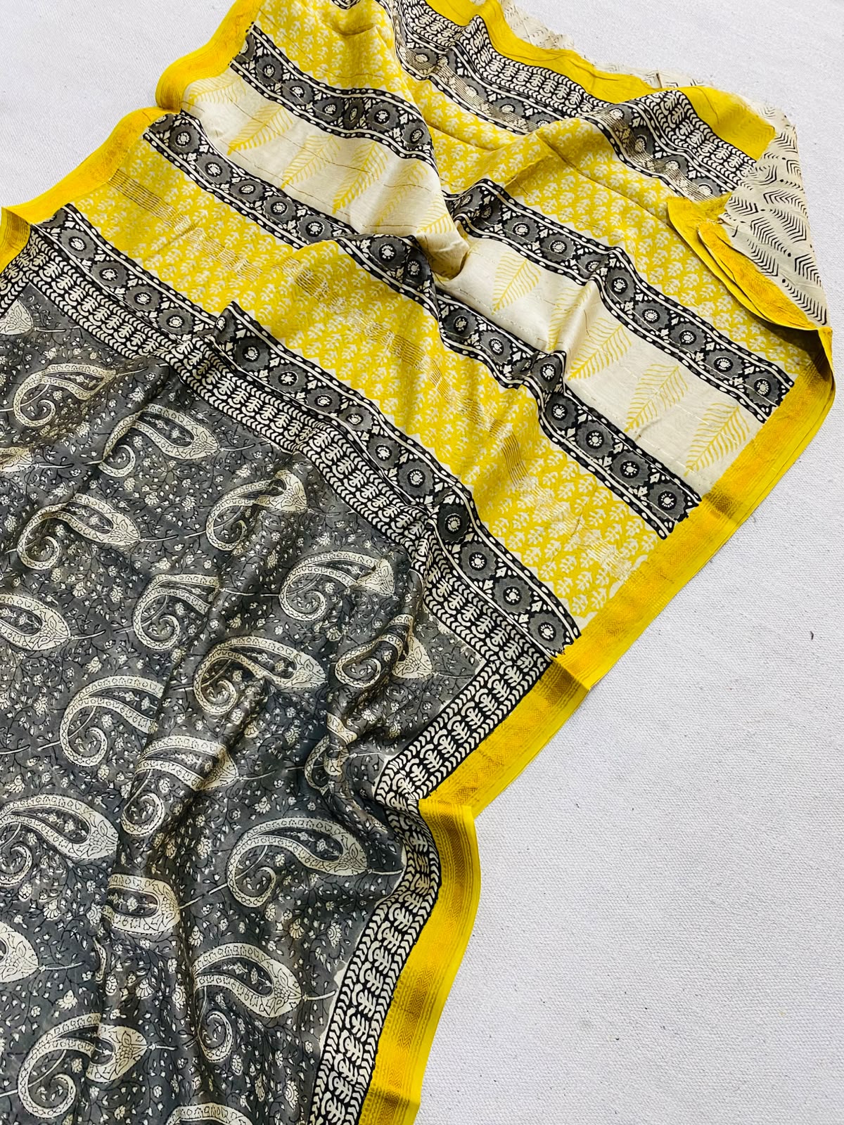 Let’s Wear #ethicallymade✅
🍁Beautifully Crafted Maheshwari Silk Saree collection🍁
Specially Designed in Bagru jahota rapid dabu hand block print
100% Natural Dye
Fabric : Maheshwari Silk
Length : 5.5 Meters
Blouse Piece : 0.90 Meter