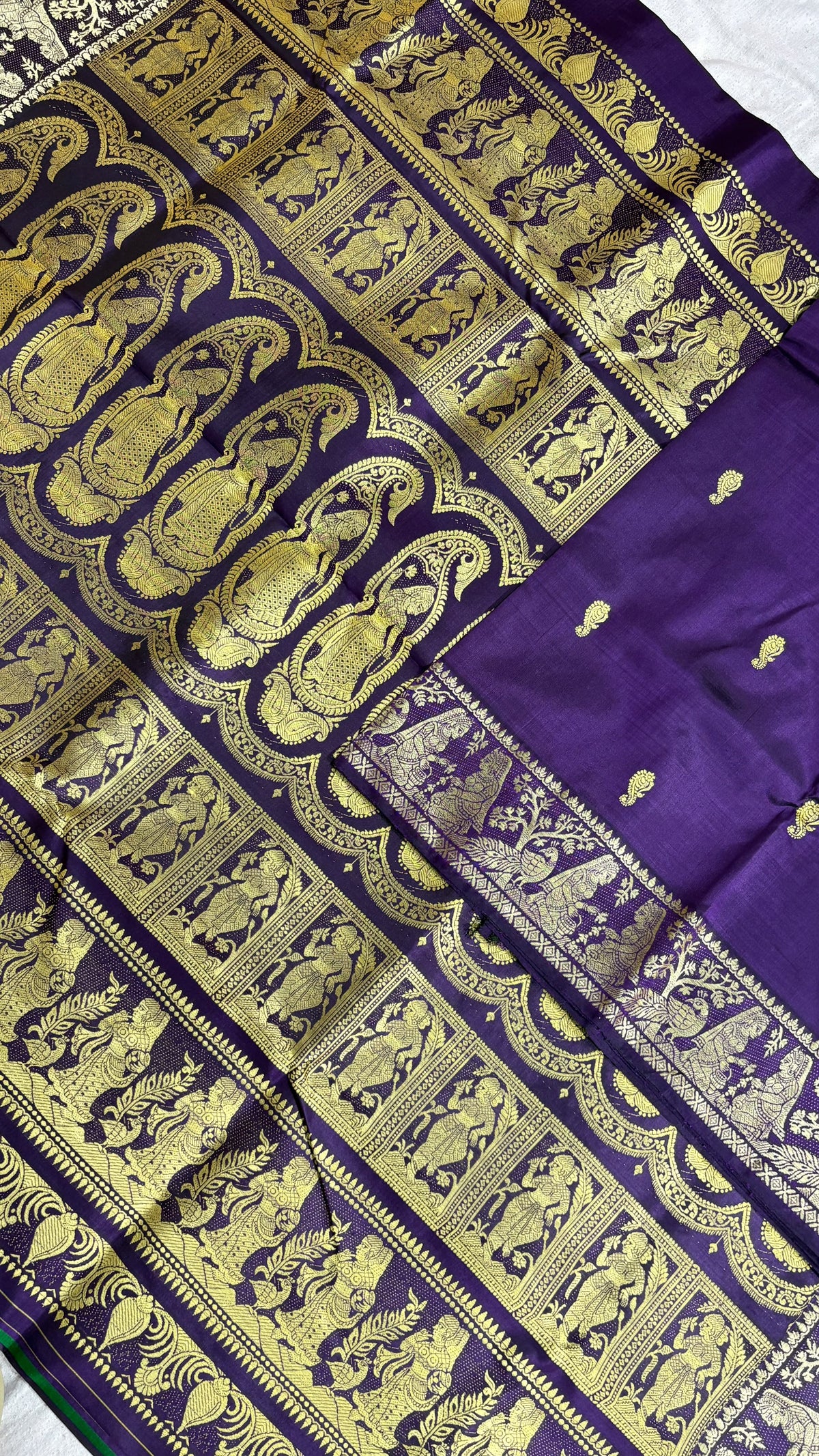 Baluchari sarees.
Material silk with bp.
With silkmark.