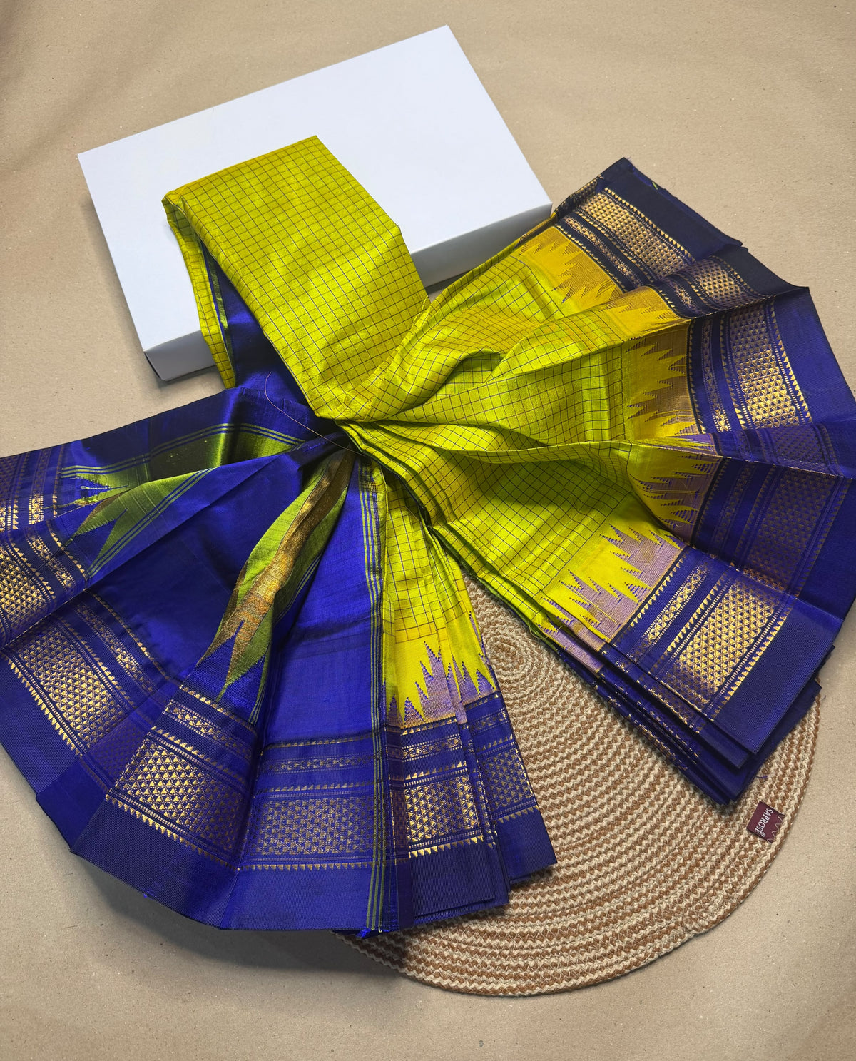 Material - pure silk
Border - chikki paras
Saree Name -ilkal pure silk small kaddi checks with small temple border saree
Pallu -multi tope silk pallu
Blouse -contrast
Handloom -yes
Saree length- 6.2