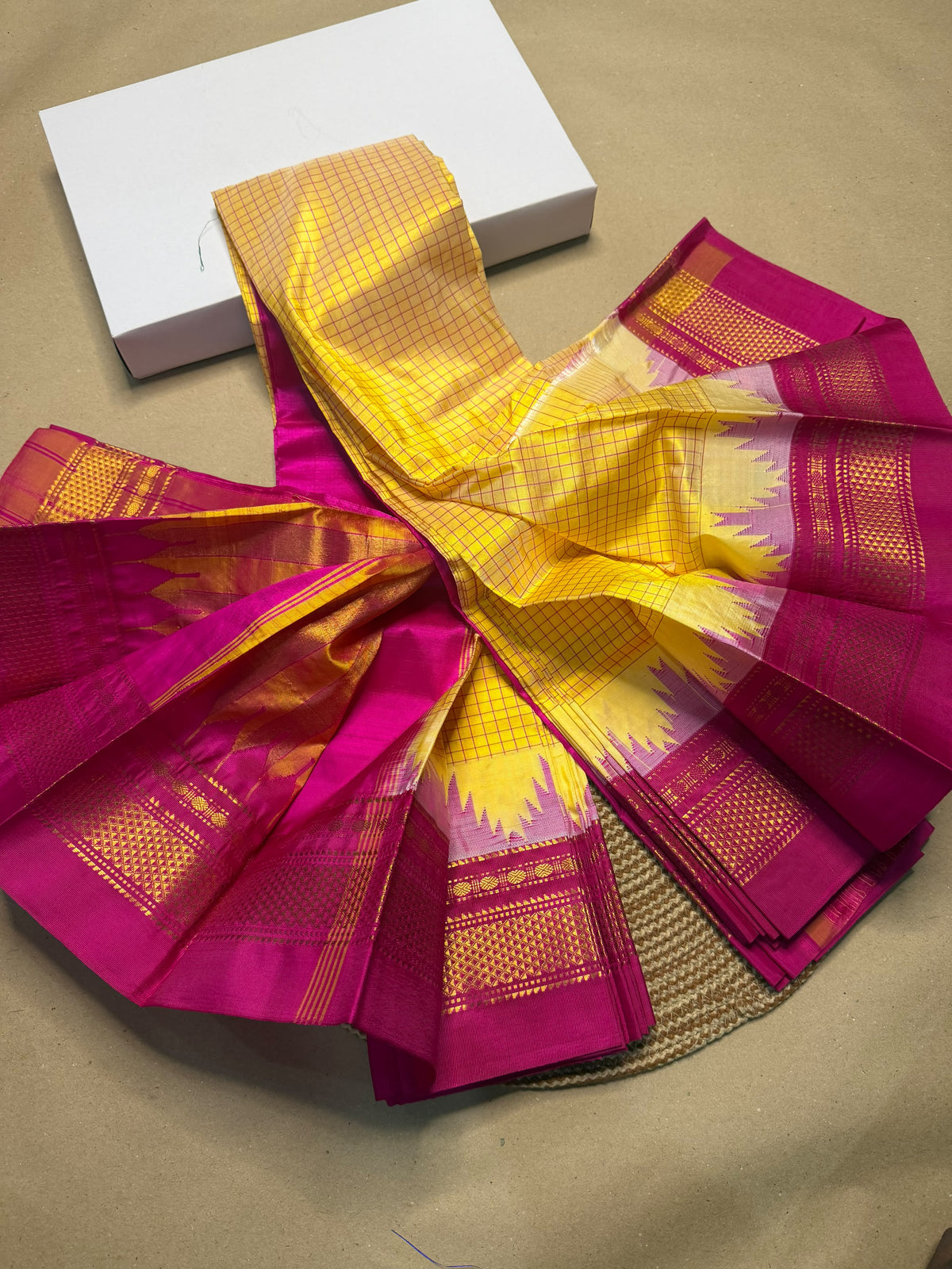 Material - pure silk
Border - chikki paras
Saree Name -ilkal pure silk small kaddi checks with small temple border saree
Pallu -multi tope silk pallu
Blouse -contrast
Handloom -yes
Saree length- 6.2