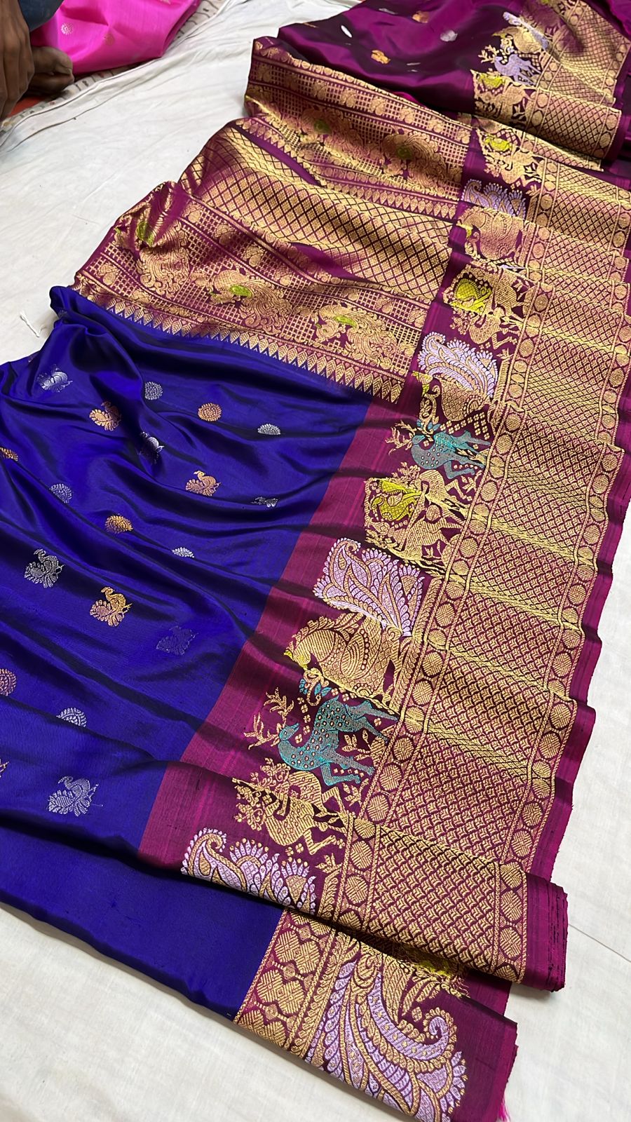 ✨✨Pure Gadwal Traditional
Meenakari turning
Border Pattu Sarees ✨✨