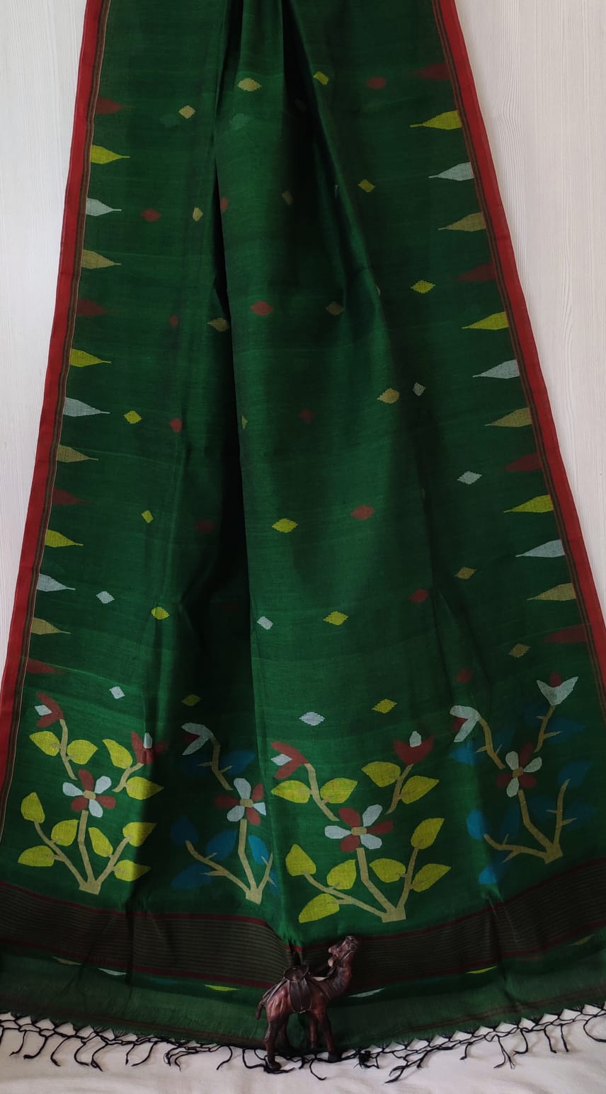 Very exclusive,Beautiful 100 Count pure
Cotton by Cotton Hand Spoon jamdani
with temple border with very
elegant jamdani motif pallu
Without bp
