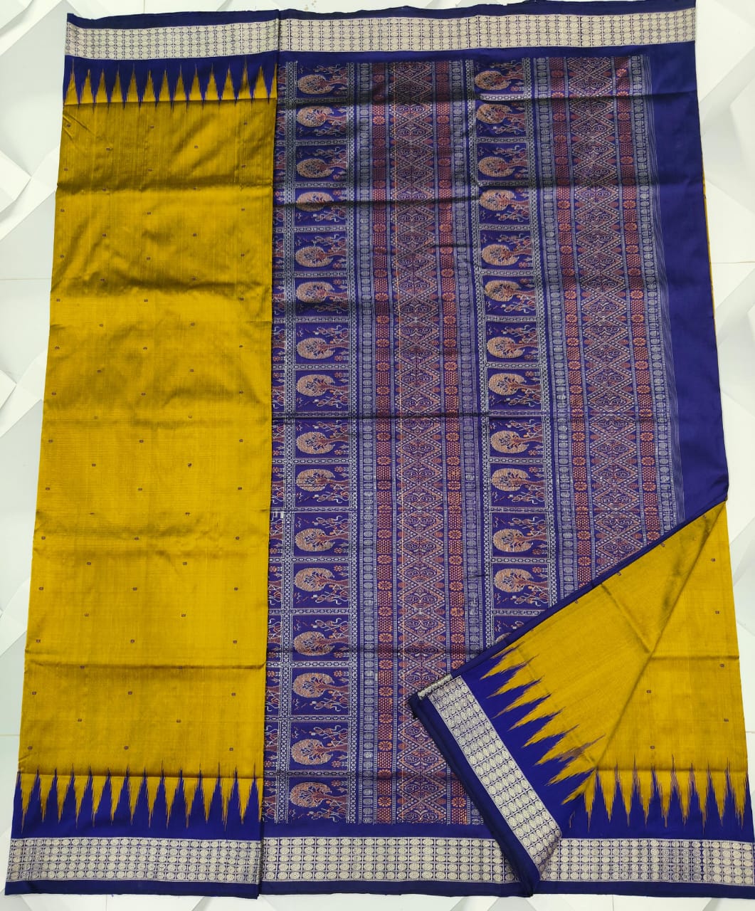Iznavi | Sambalpuri Saree