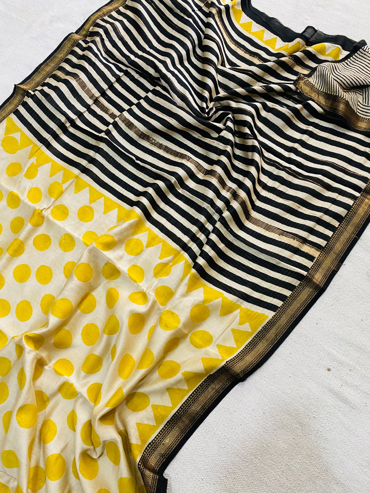 Let’s Wear #ethicallymade✅
🍁Beautifully Crafted Maheshwari Silk Saree collection🍁
Specially Designed in Bagru jahota rapid dabu hand block print
100% Natural Dye
Fabric : Maheshwari Silk
Length : 5.5 Meters
Blouse Piece : 0.90 Meter