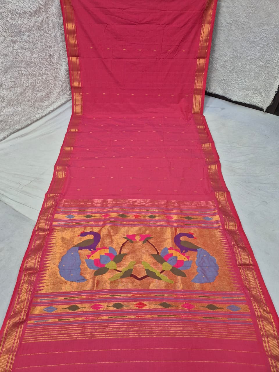 Yeola cotton paithani*
Pure cotton
Handloom saree
Traditional Narali border
Running blouse
Shoulder butta