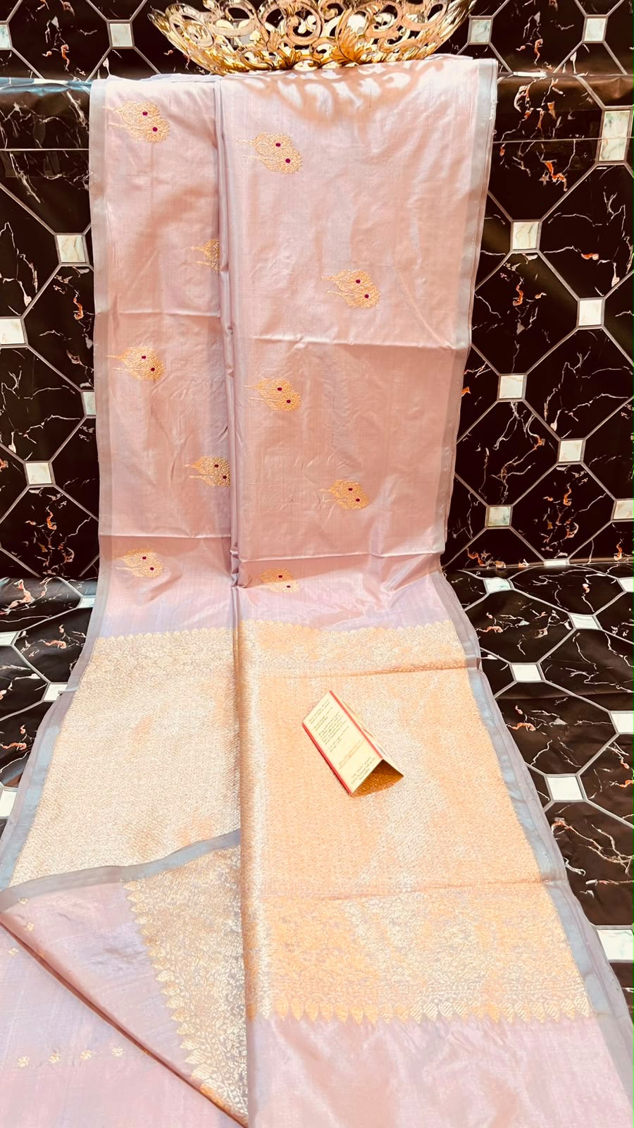EXCLUSIVE HANDLOOM PURE KATAN SILK
• Fancy Katan, Double Warp
• All-over Meenakari Poth Boota
• Piping Kanji Border with Antique Zari
• Rich Pallu & Heavy Blouse
• Silk Mark Certified
• Smooth & Soft