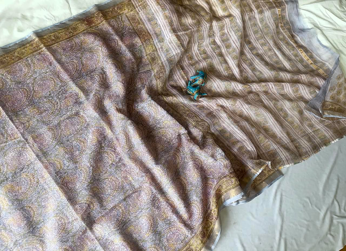 Summer special collection
Vanaspati ajark print
🥻🥻🥻🥻🥻🥻
Kota saree new collection of Bagru print
New collection Saree Kota Doriya .
Hand made
Block print , Dabu print , Bagru print , vaspati print, ajark prijt
Saree length 5.5 mtr
Blouse. 80cm
Hand block printed