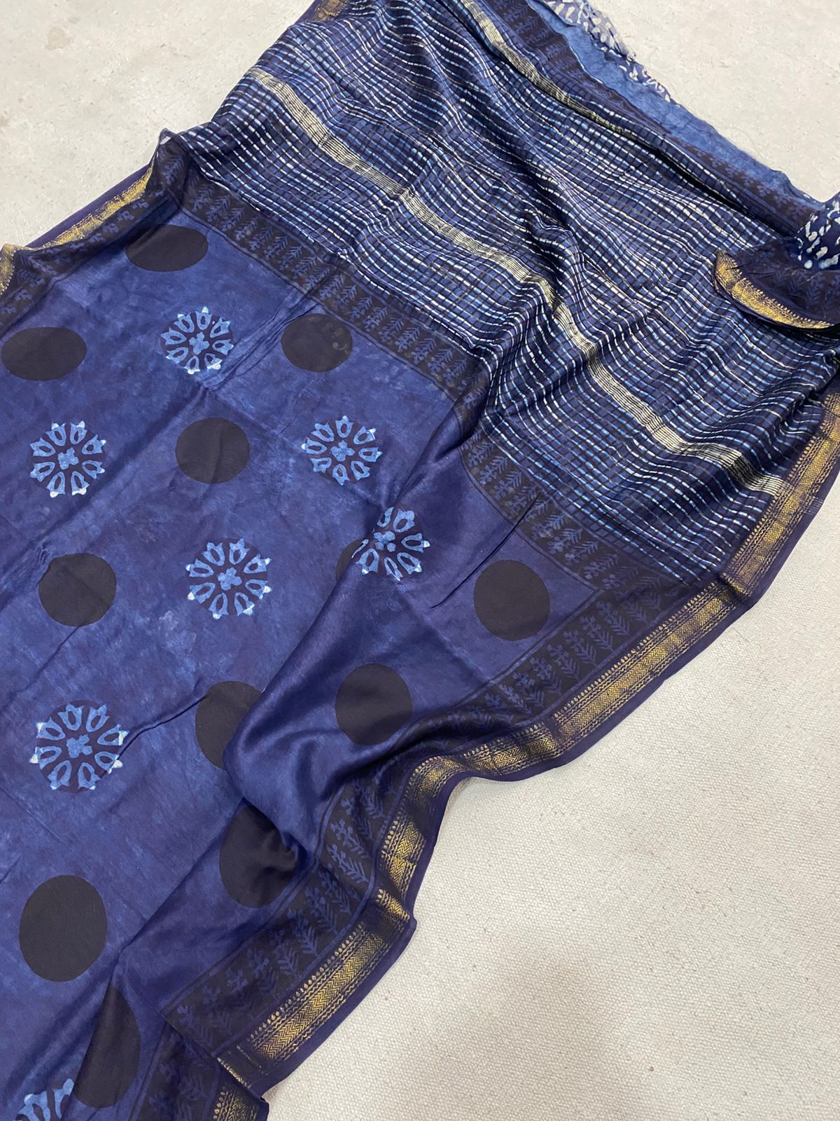 Let’s Wear #ethicallymade✅
🍁Beautifully Crafted Maheshwari Silk Saree collection🍁
Specially Designed in Bagru jahota rapid dabu hand block print
100% Natural Dye
Fabric : Maheshwari Silk
Length : 5.5 Meters
Blouse Piece : 0.90 Meter