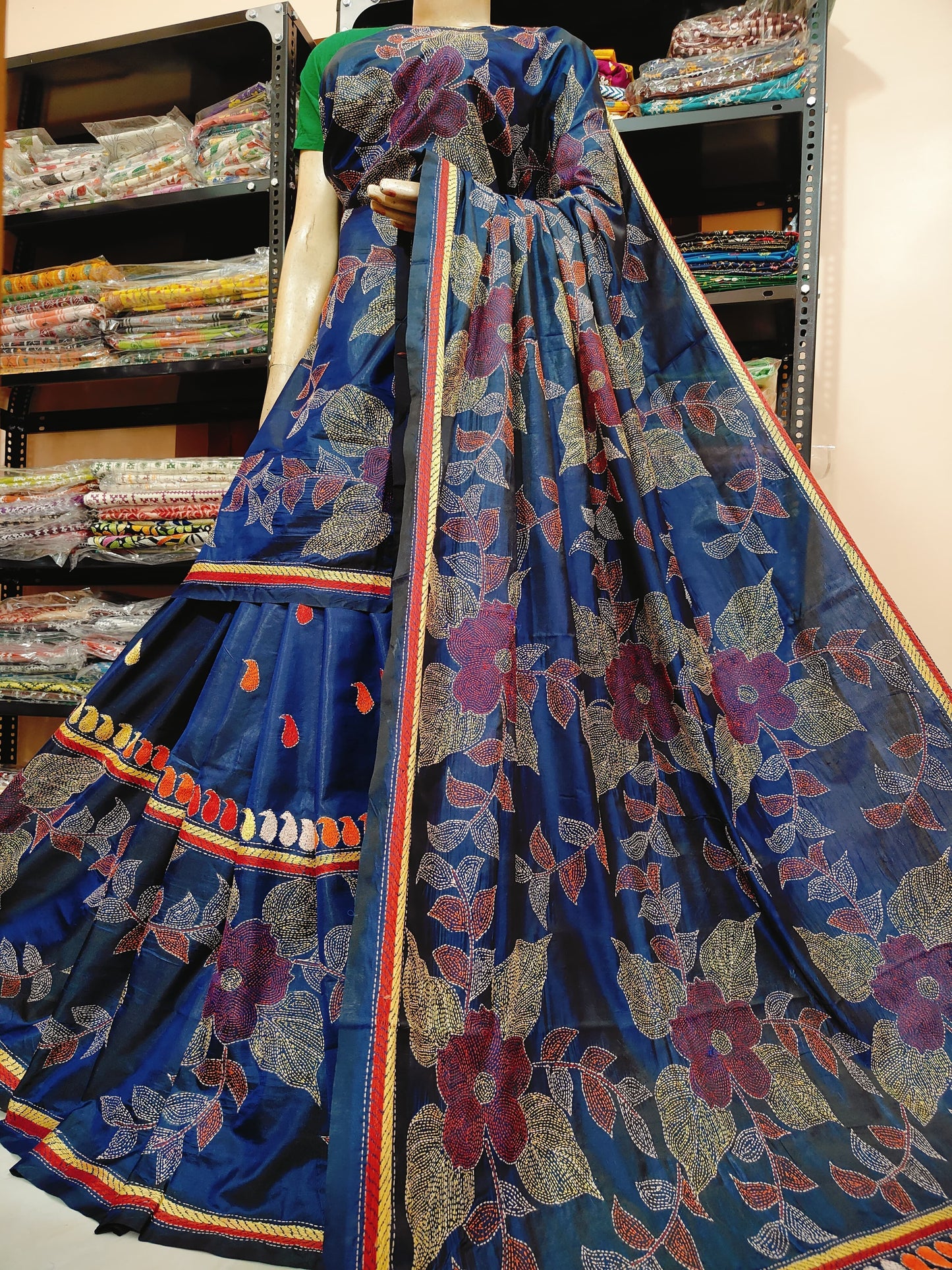 Traditional Shantiniketan hand Kanthastitch saree On
Belendend bangalore silk Material
With Kanthastitch Work Bp