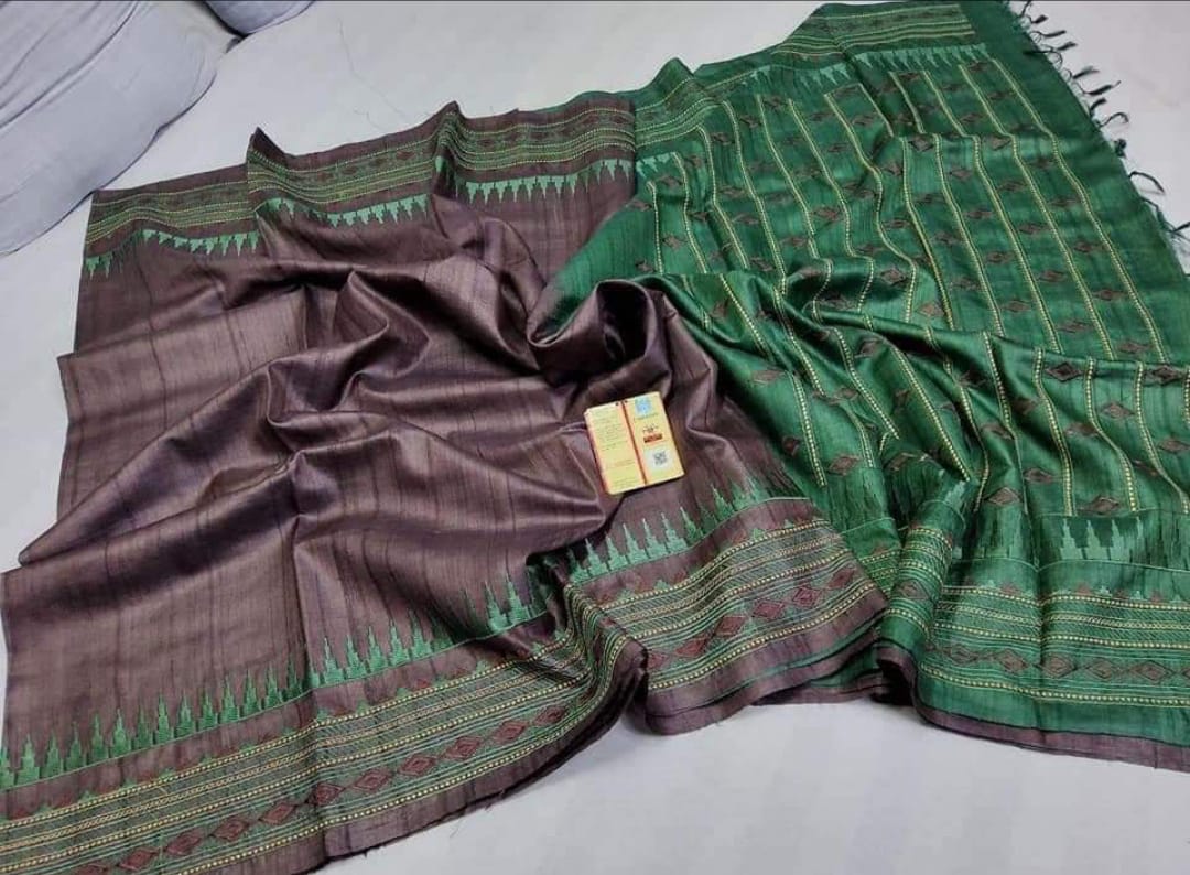 Pure tussar by munga with beautiful temple embroidery design pallu and border silk handloom saree with blouse pc.
Available
Best quality
Silk mark tag 👈🏻