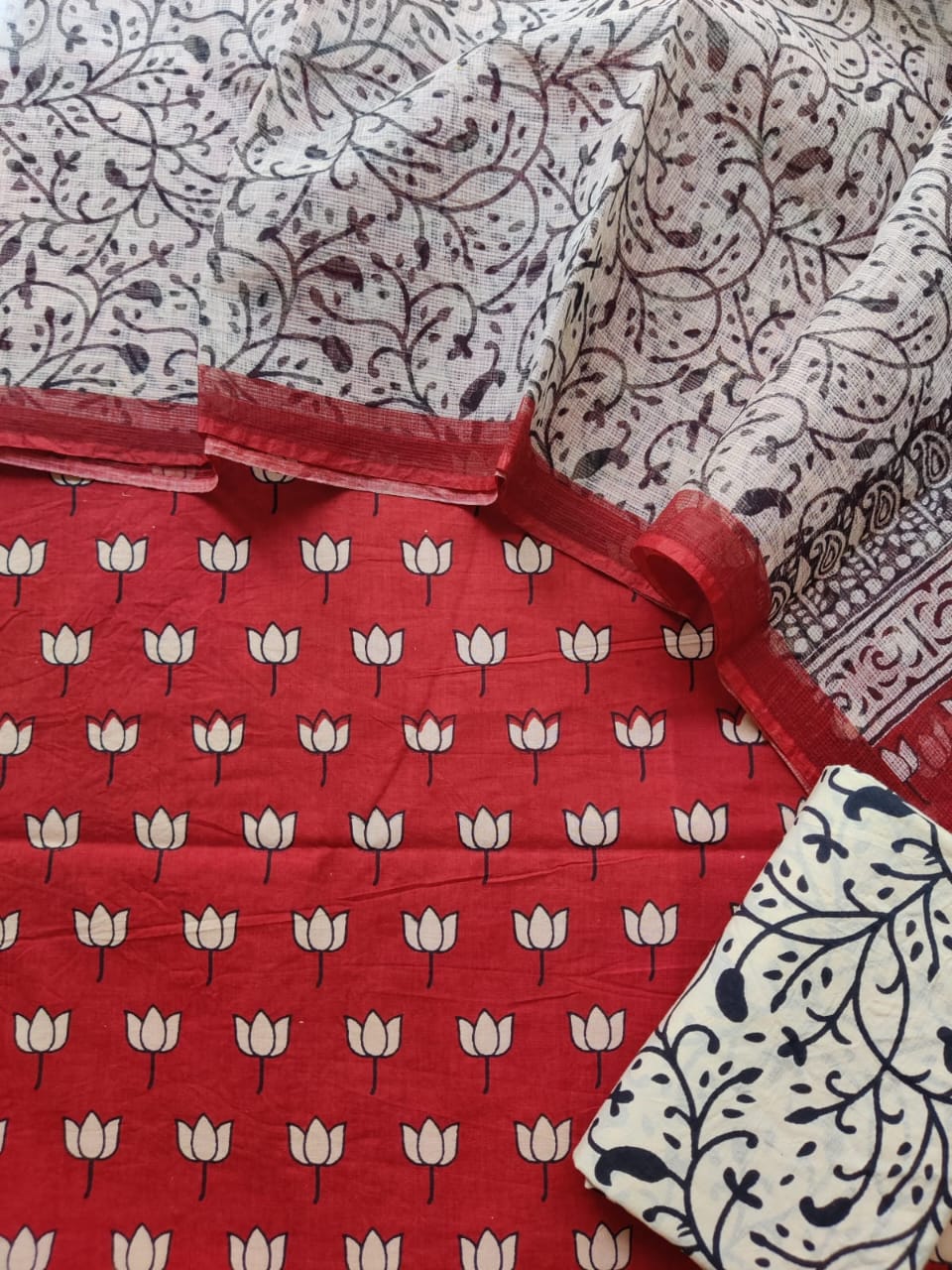 Block printed cotton suit with kota doriya duppta
Top @ bottom *cotton*
Duptta *kota doriya*