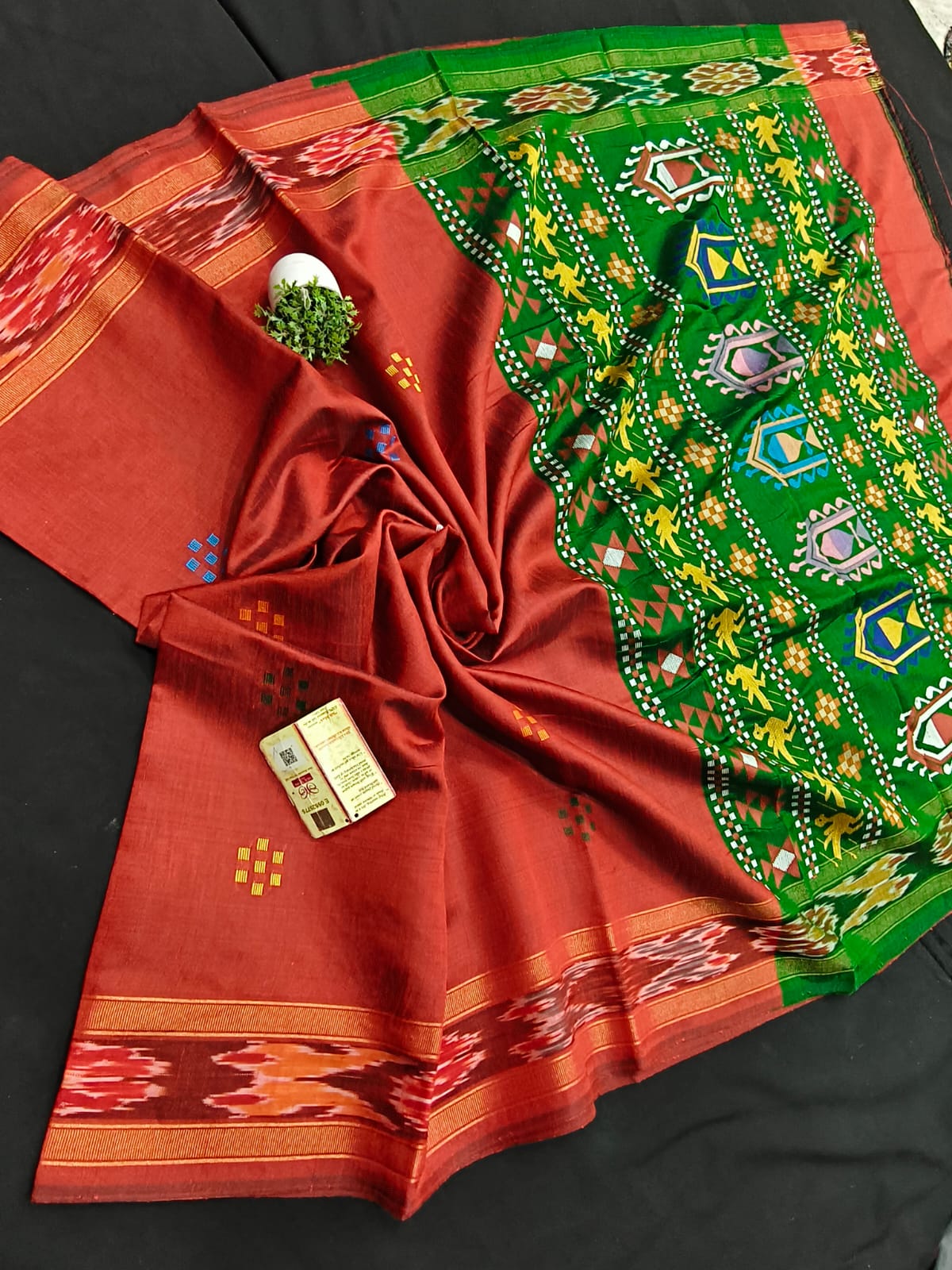 pure raw silk zari ikkat border body buta design saree dolavedy contrast pallu with contrast blouse saree*
raw silk saree
silk mark certified
handloom weaved