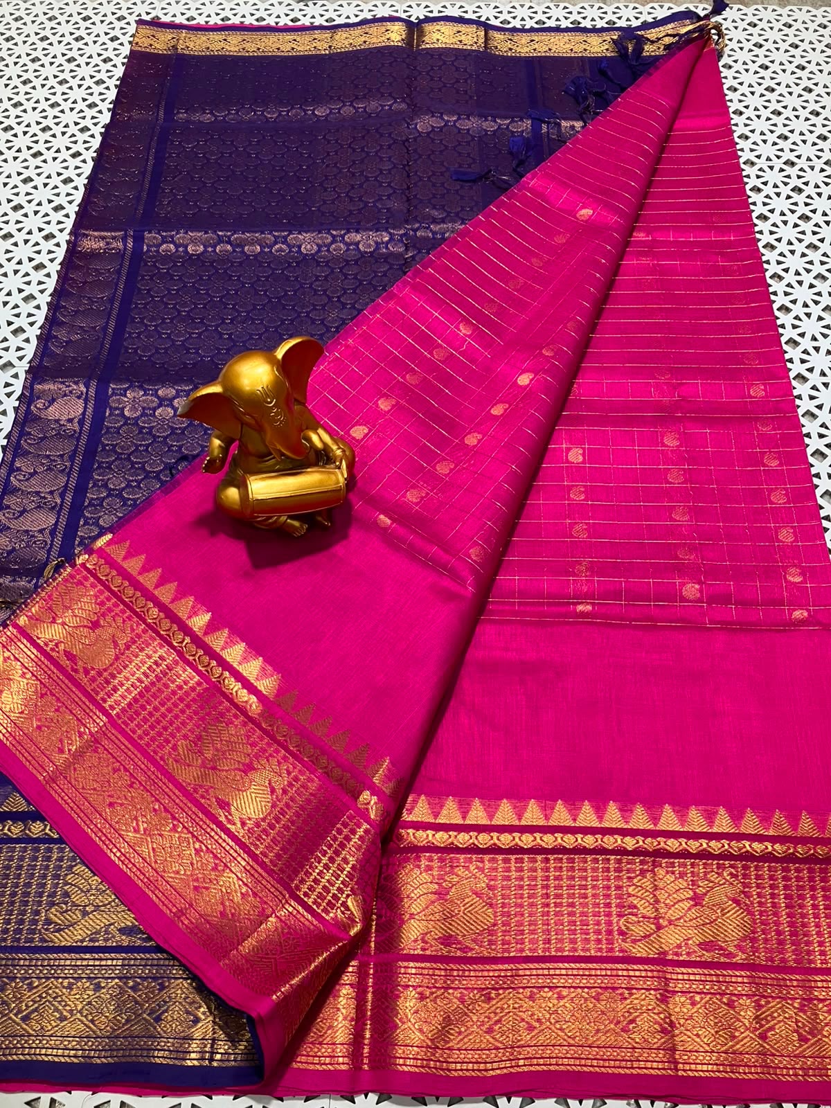 *Material*:Mangalagiri Pattu by cotton
*Model*:Kanchi border checks and butta Pattu sarees
Contrast pallu and blouses
Running pallu and blouses