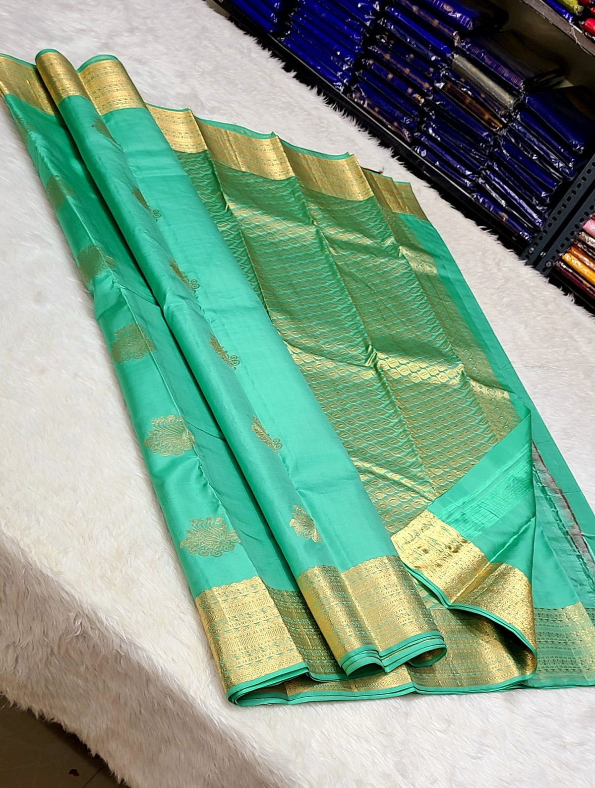 *100% PURE Pure Silk KanjeevaramPURAM HANDWOVEN VERY PREMIUM QUALITY 1G SELF PATTERN SILK SAREES*
*1 GRAM GOLD PURE ZARI WEAVING*
*SILK MARK CERTIFICATE ATTACHED*
GOLD ZARI WEAVING PAKKKA HANDLOOM
EXCLUSIVE COLLECTION SUNDAY OFFER