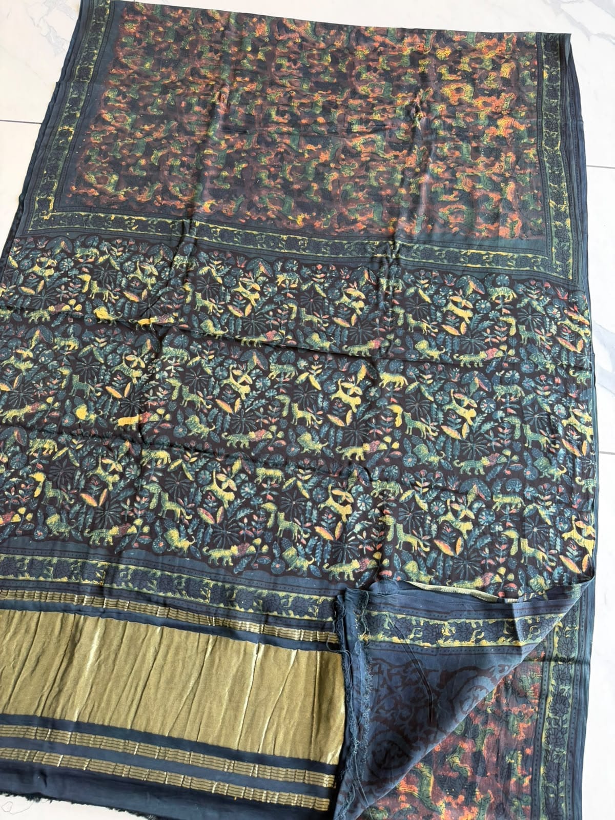New Arrival Premium Modal Silk 2pc Suit
Top – Modal Silk (2.50 mtr)
Dupatta – Modal Silk (2.50 mtr)
Vanaspati Ajrakh
Kutch Ajrakh Elegant look | Premium Quality | Festive & Party Wear