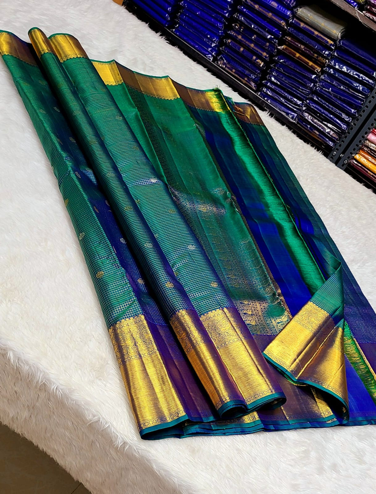 *100% PURE KANCHIPURAM HANDWOVEN VERY PREMIUM QUALITY 2G VAIRAOOSI PATTERN SILK SAREES*
*2 GRAM GOLD PURE ZARI WEAVING*
*SILK MARK CERTIFICATE ATTACHED*
VIDEO CALL SHOPPING AVAILABLE