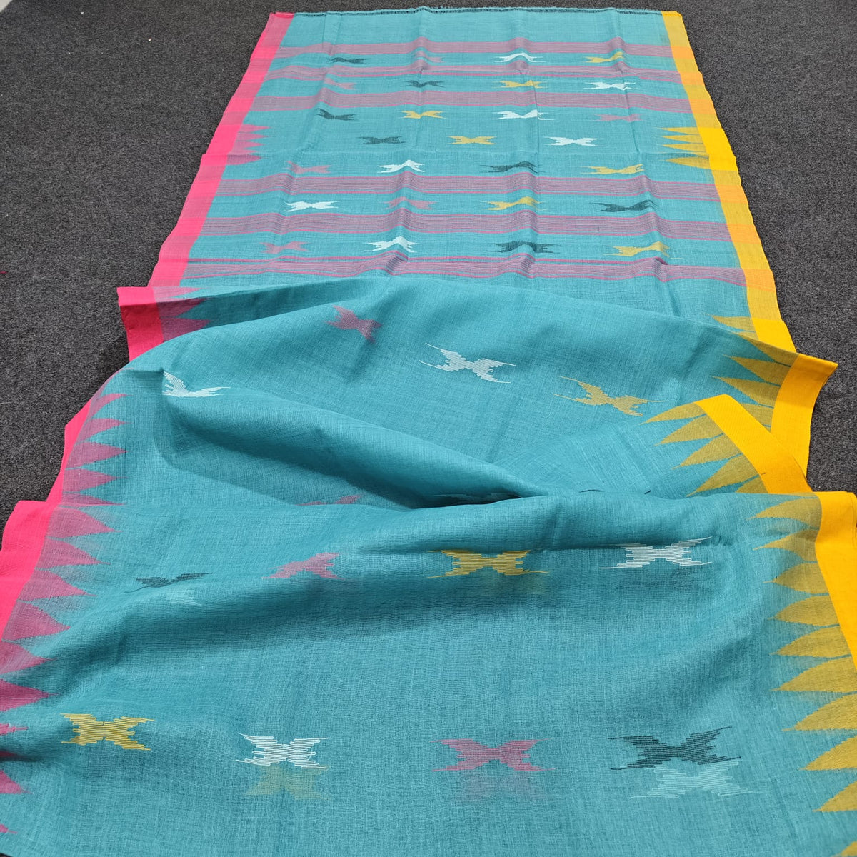Authentic handloom
monipuri cotton saree
With bp