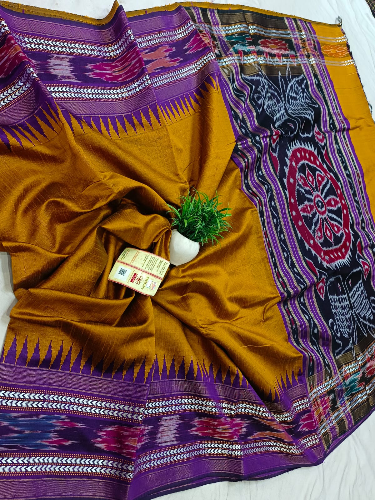 *Pure raw silk handloom Ikkat and vidarbha temple border saree with contrast blouse*
Pure raw silk saree
Silk mark certified
Handloom made
Best quality
Ready to despatch