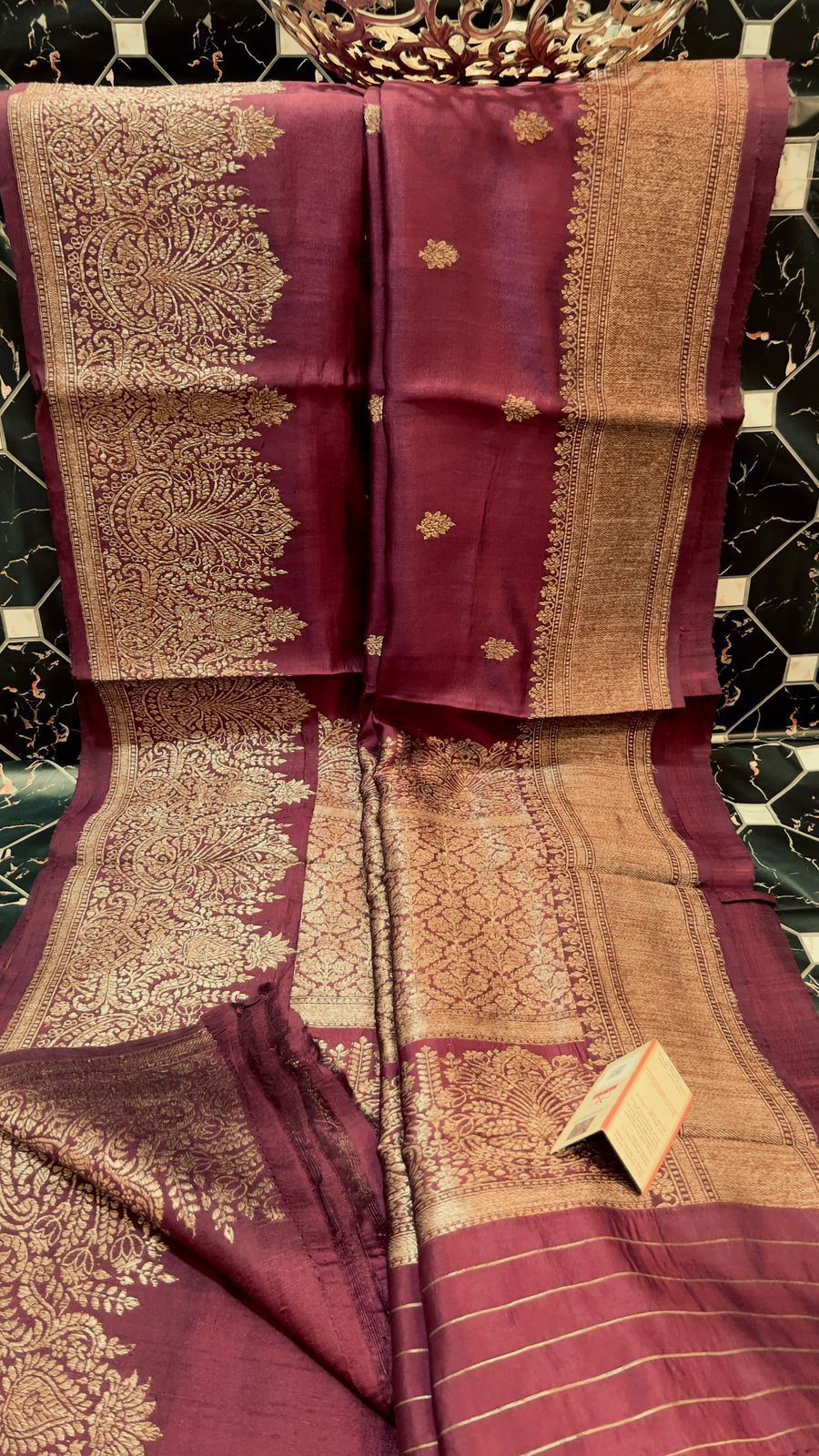 Exclusive Pure Katan Silk Handloom Saree
All-Over Alfi Boota | Kaduwa Border | Pista Zari Work
Rich Pallu | Running Blouse | Silk Mark Certified
Lightweight, Smooth & Soft