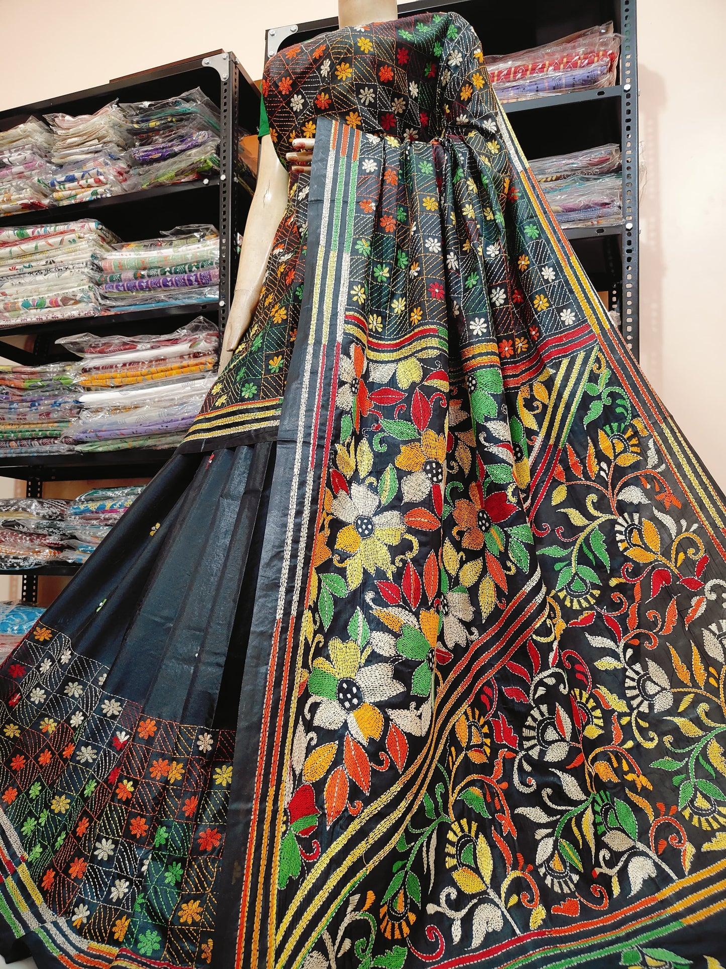 Traditional Shantiniketan hand Kanthastitch saree On
Belendend bangalore silk Material
With Kanthastitch Work Bp