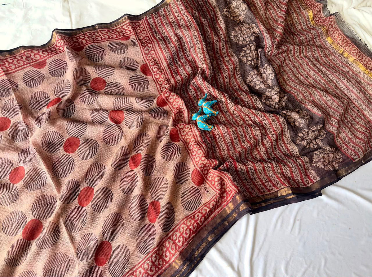 Summer special collection
Vanaspati ajark print
🥻🥻🥻🥻🥻🥻
Kota saree new collection of Bagru print
New collection Saree Kota Doriya .
Hand made
Block print , Dabu print , Bagru print , vaspati print, ajark prijt
Saree length 5.5 mtr
Blouse. 80cm
Hand block printed