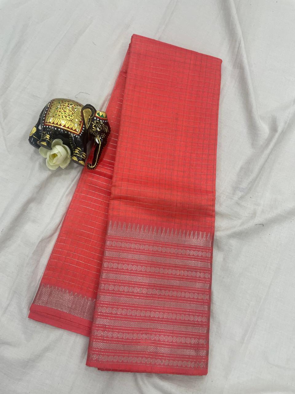 *Pure mangalagiri handloom Pattu sarees with rudraksha boarder*
*Saree all over small checks with big rudraksha boarder*
*Pallu blouse self*
