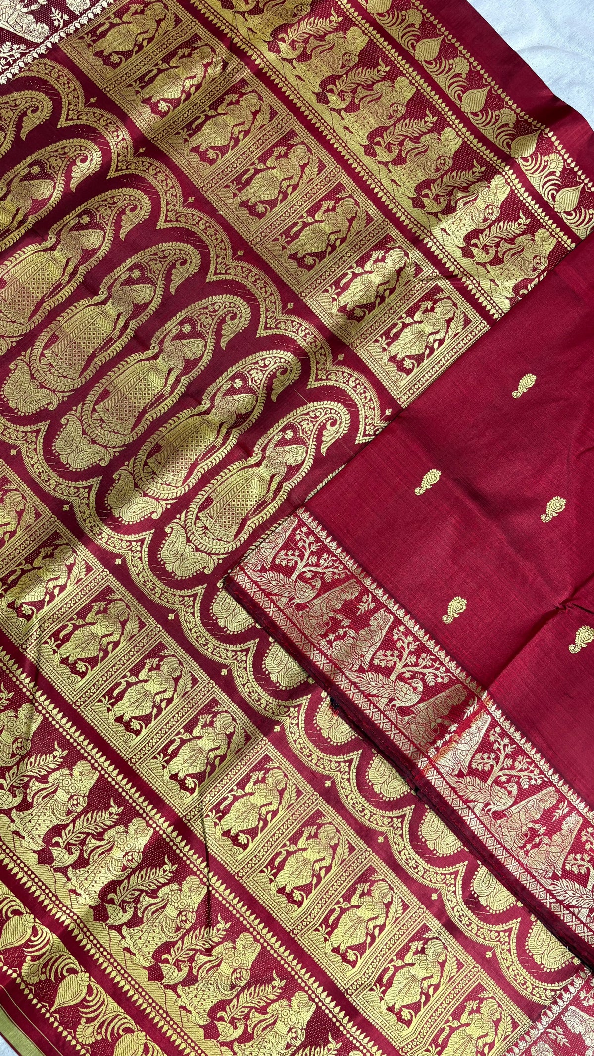 Baluchari sarees.
Material silk with bp.
With silkmark.