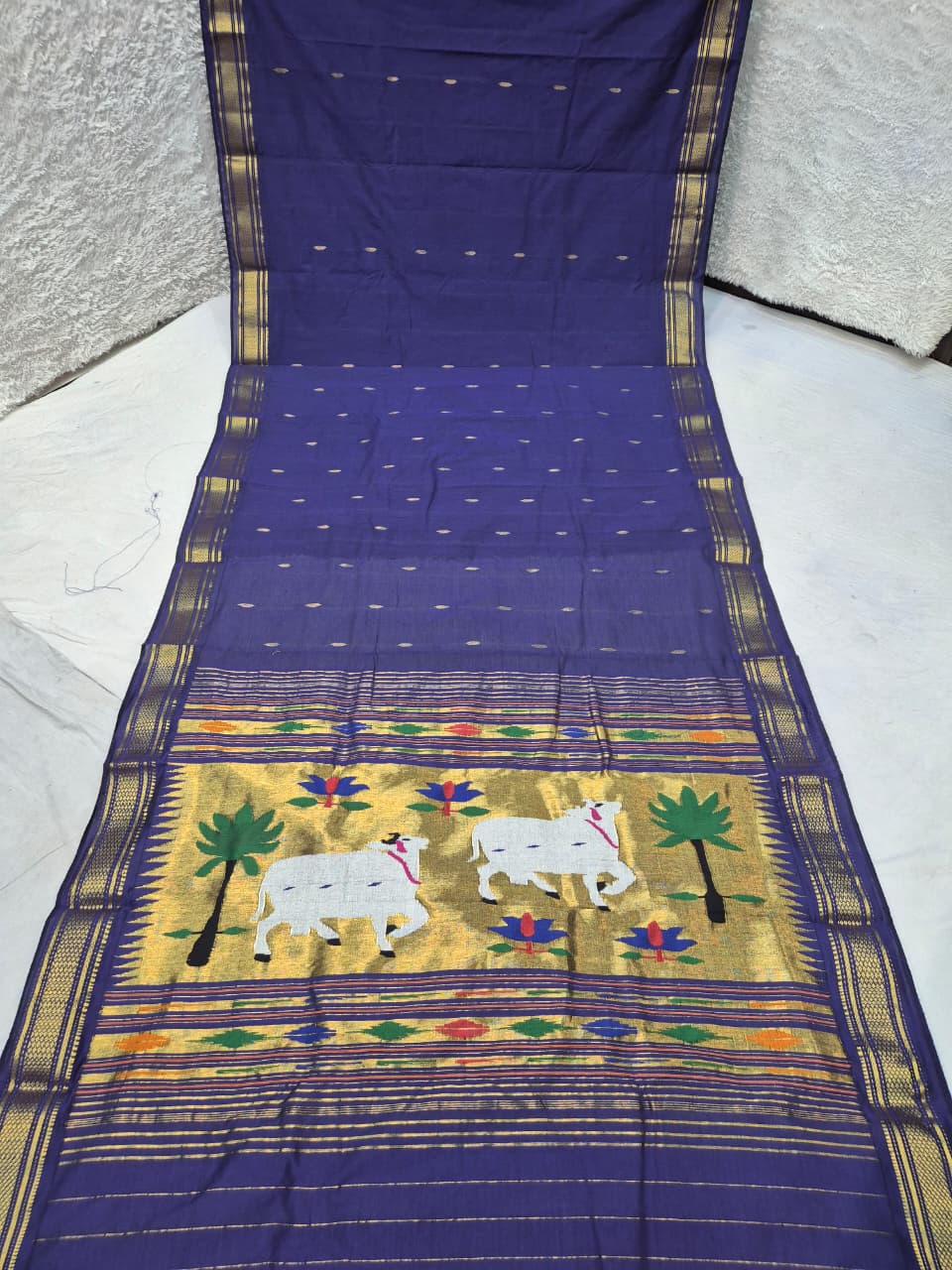 Yeola cotton paithani*
Pure cotton
Handloom saree
Traditional Narali border
Running blouse
Shoulder butta