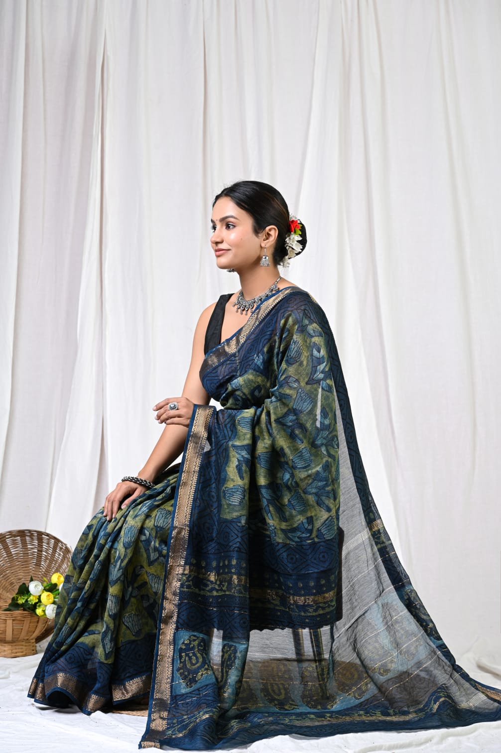 🍁new arrival🍁
Naspal pomegranate print
👌Maheswari silk saree👌
Hand block printed Maheswari silk sarees with blouse
Size- 6.5 with blouse
Quality- silk by silk
Approx weight- 470 gram
👉Pure hand block
