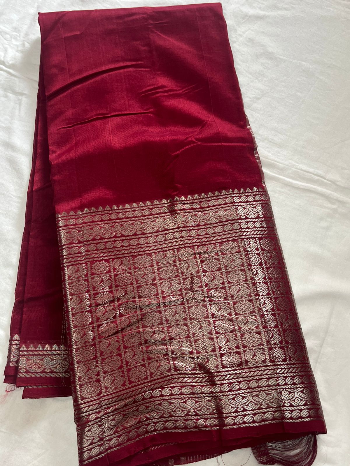 Mangalagiri handloom pattu by cotton (silk cotton)
400/50 big Kanchi border saree with all-over plain pattu and tick weavings sarees
Running zari lines pallu & plain blouse