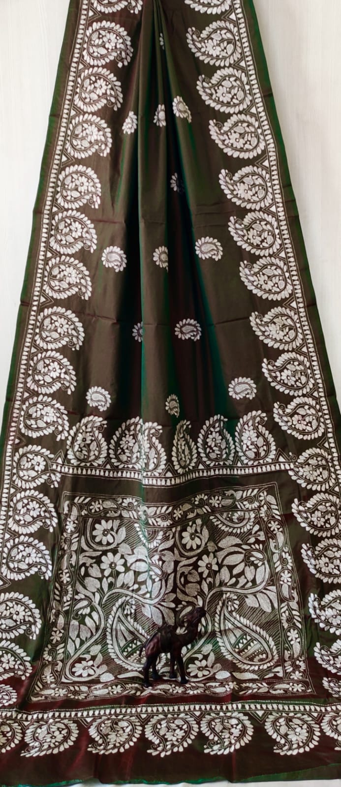 Beautiful kantha work on blended Bangalore silk
With kantha stich work bp