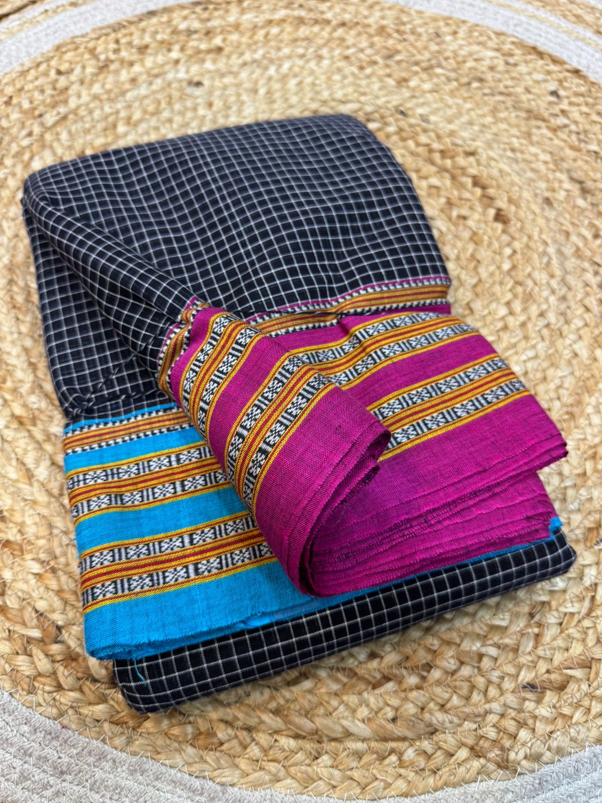 Pure cotton handwoven *Goomi border & Gaadi border* saree With Running Blouse same as body
With handloom tag .