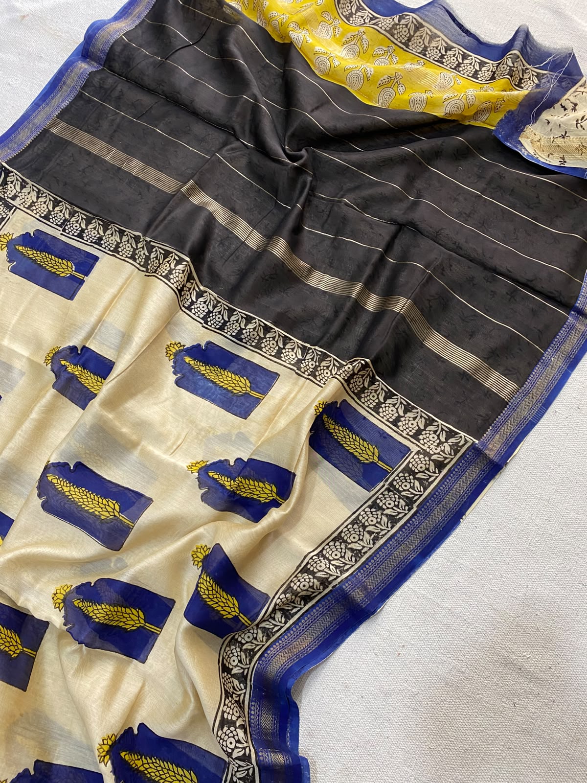 Let’s Wear #ethicallymade✅
🍁Beautifully Crafted Maheshwari Silk Saree collection🍁
Specially Designed in Bagru jahota rapid dabu hand block print
100% Natural Dye
Fabric : Maheshwari Silk
Length : 5.5 Meters
Blouse Piece : 0.90 Meter